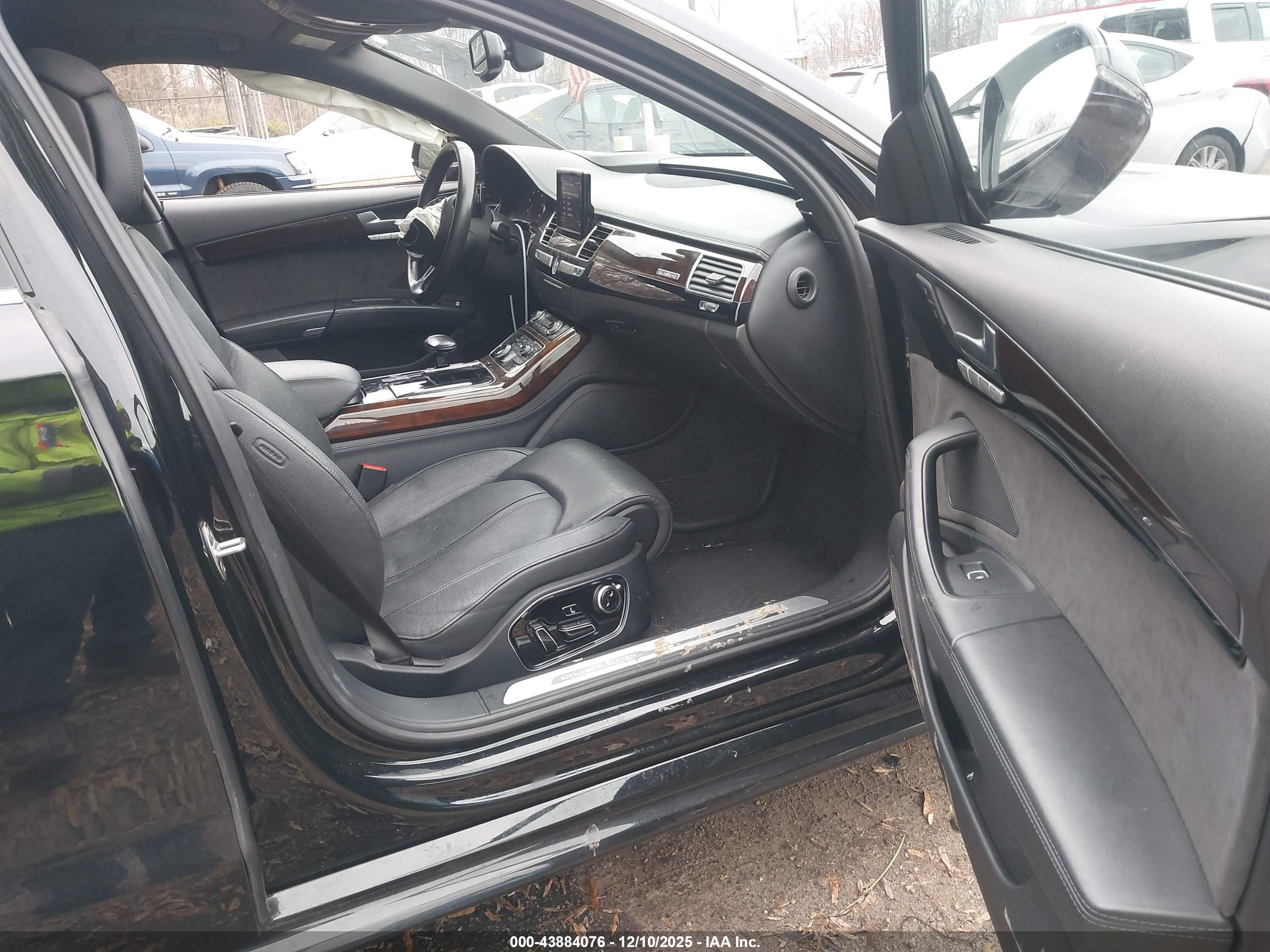 AUDI A8 image 5