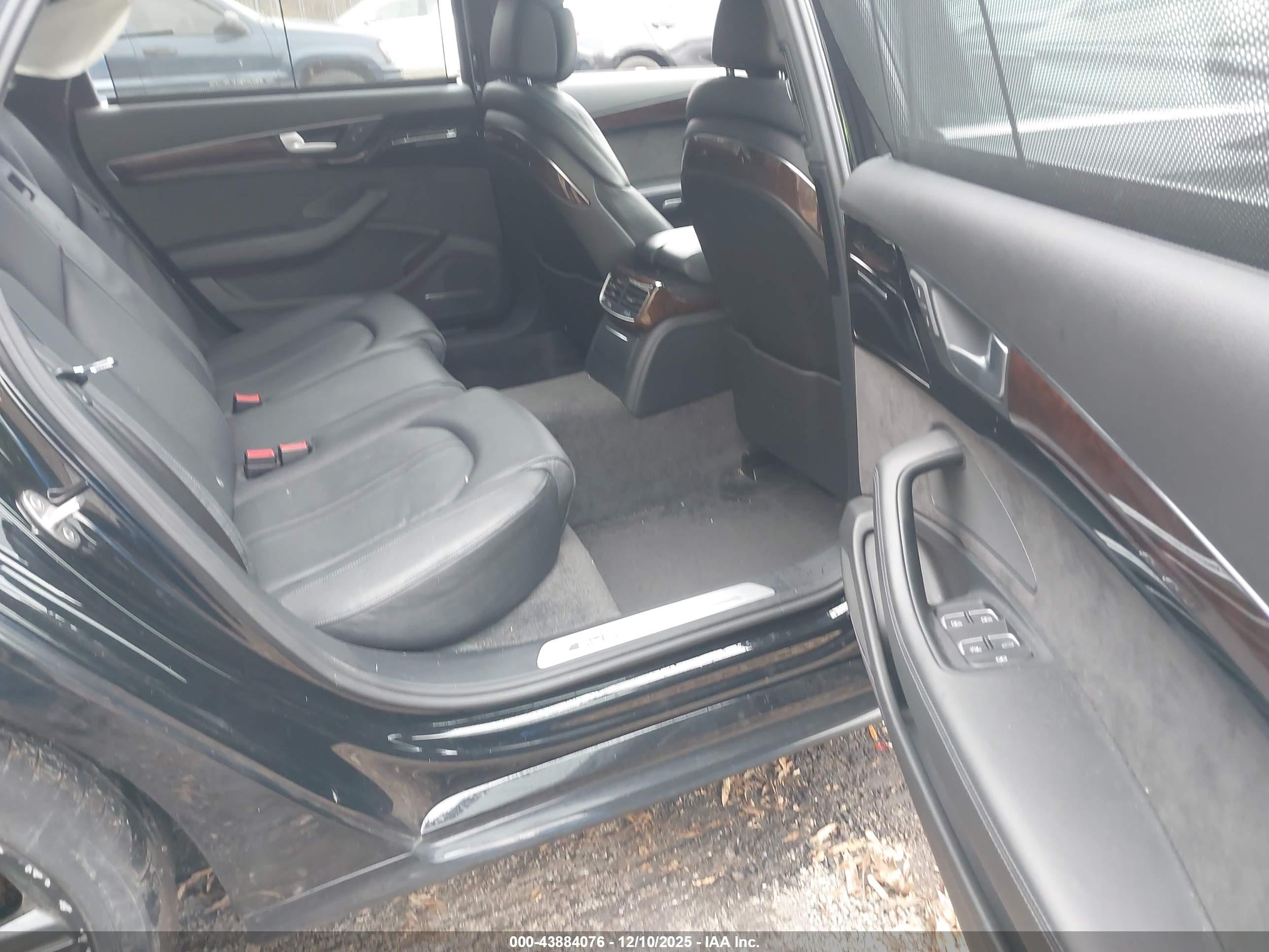 AUDI A8 image 8
