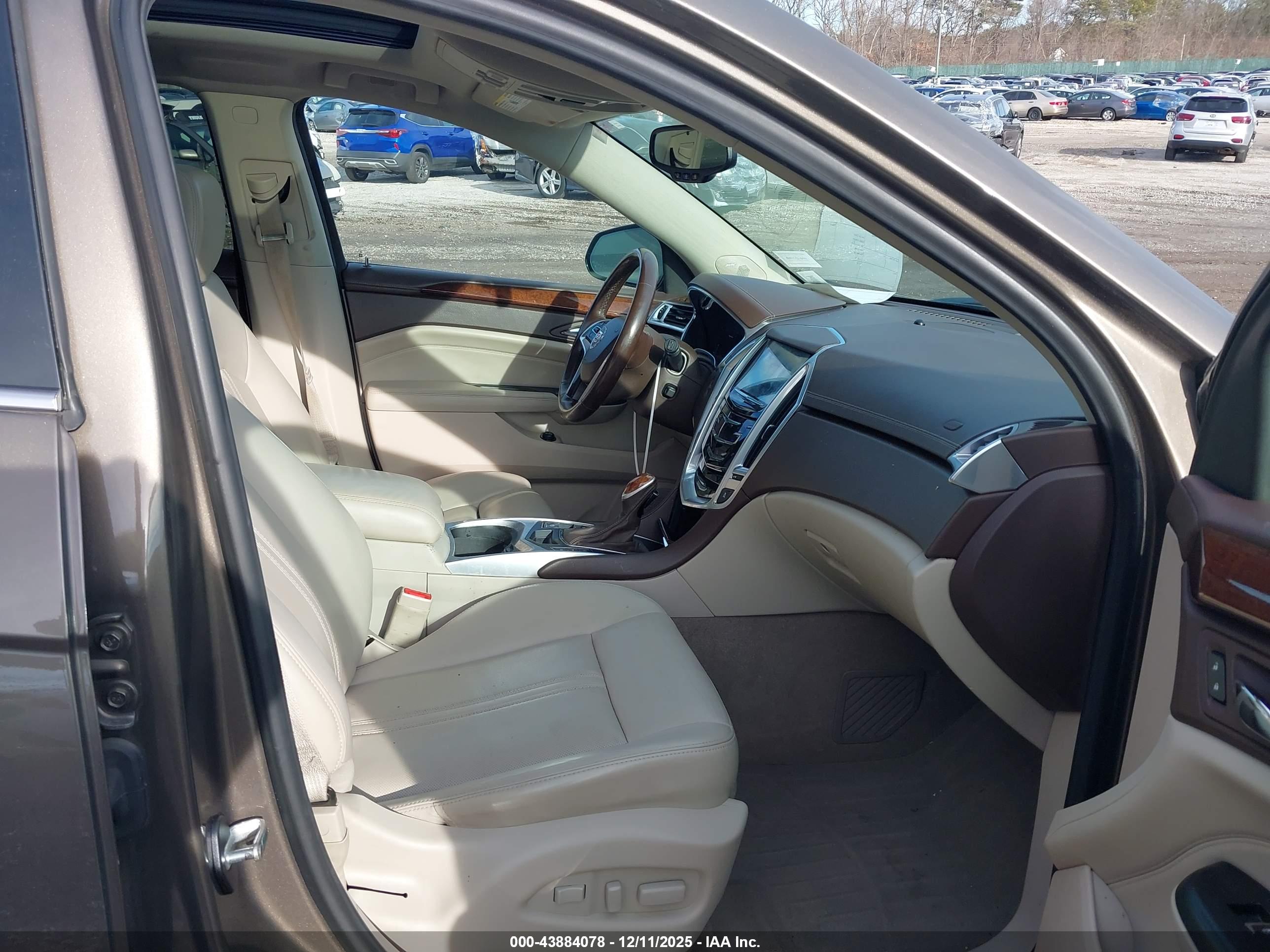 CADILLAC SRX image 5