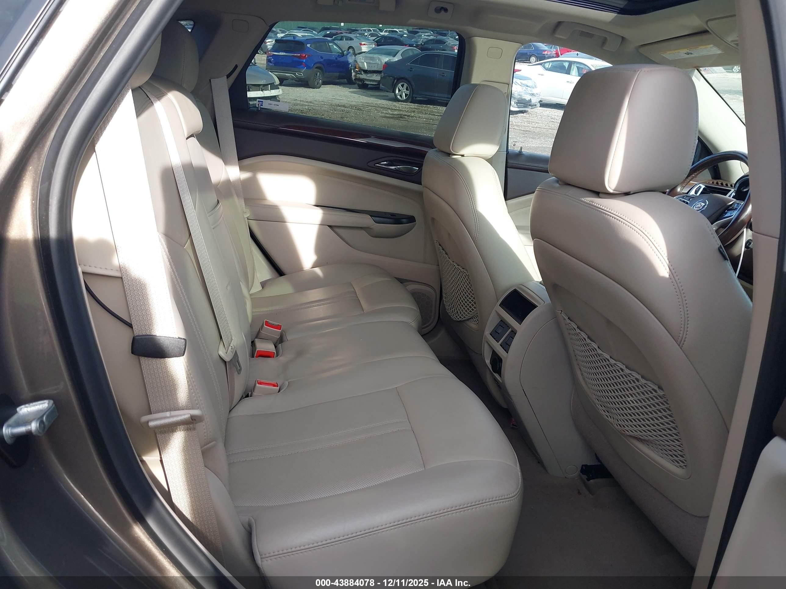 CADILLAC SRX image 8