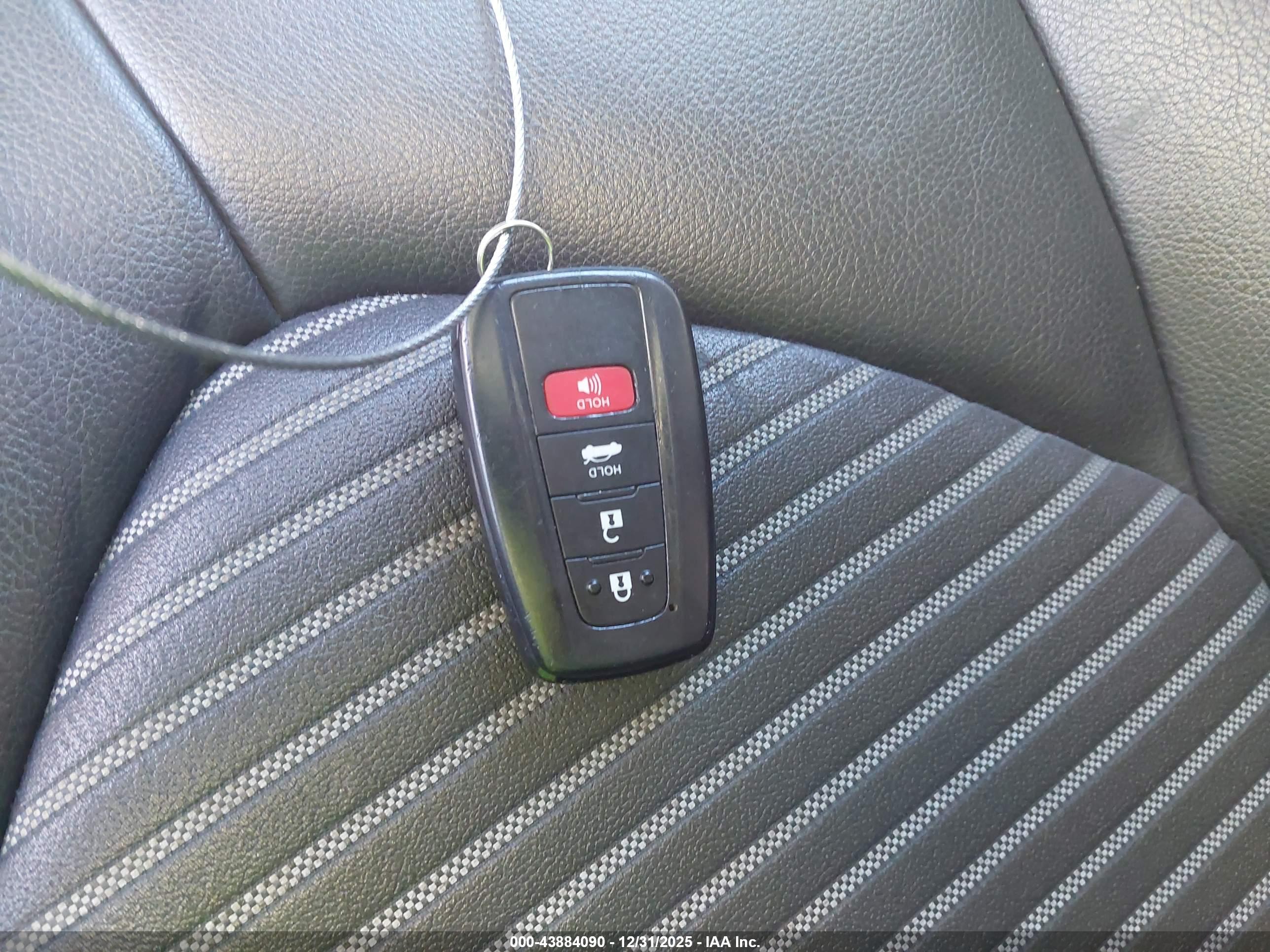 TOYOTA CAMRY image 11