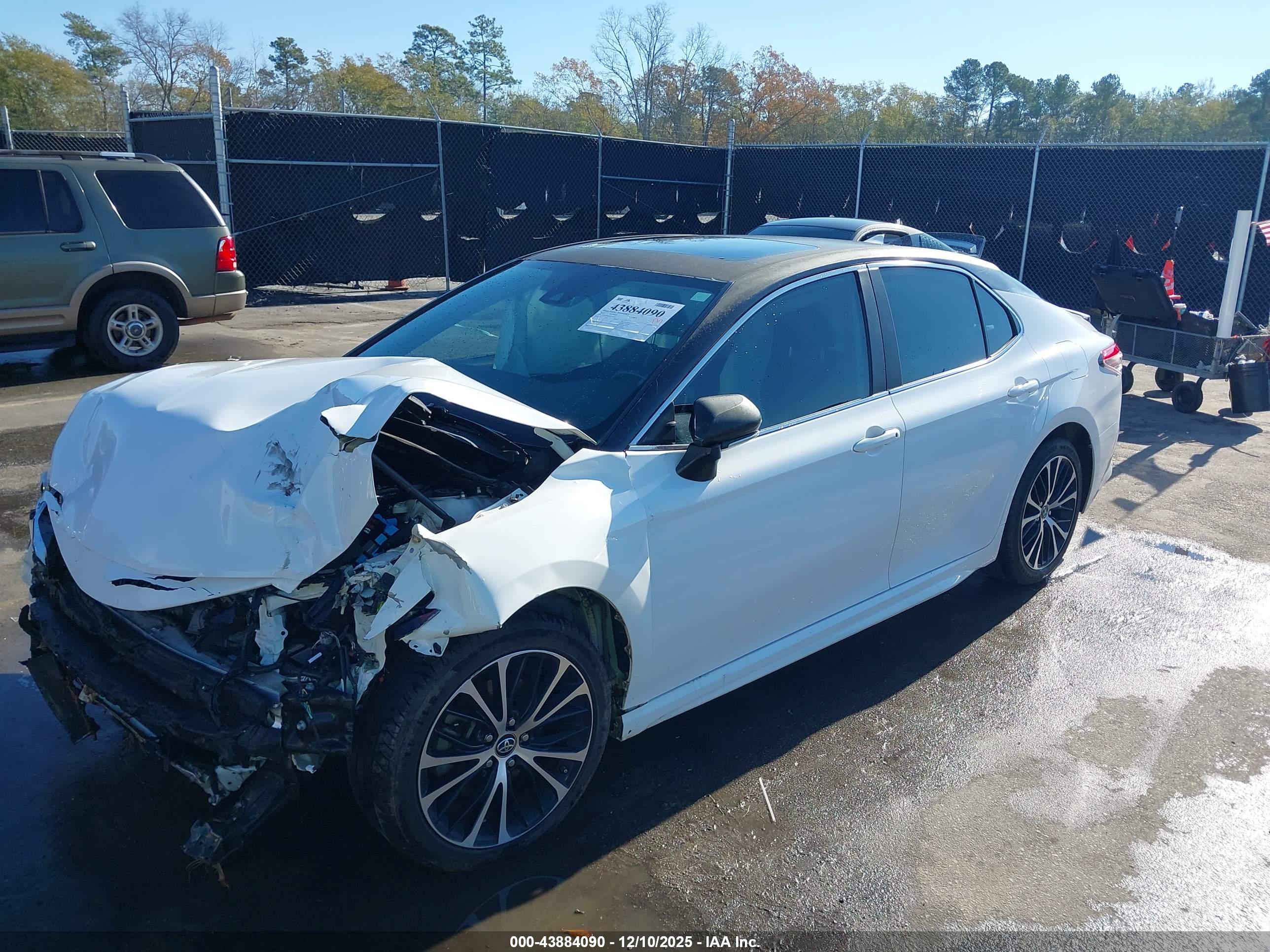 TOYOTA CAMRY image 2
