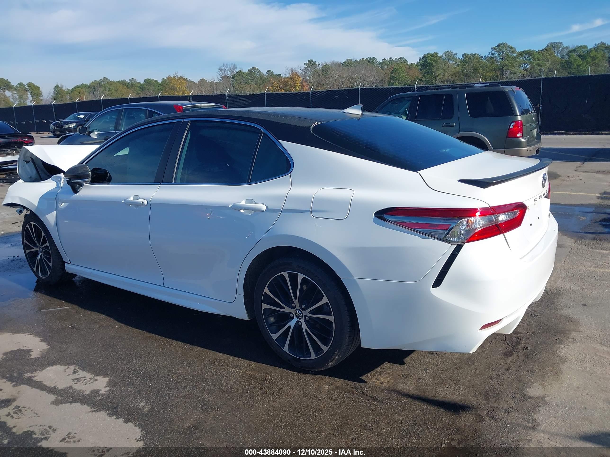 TOYOTA CAMRY image 3