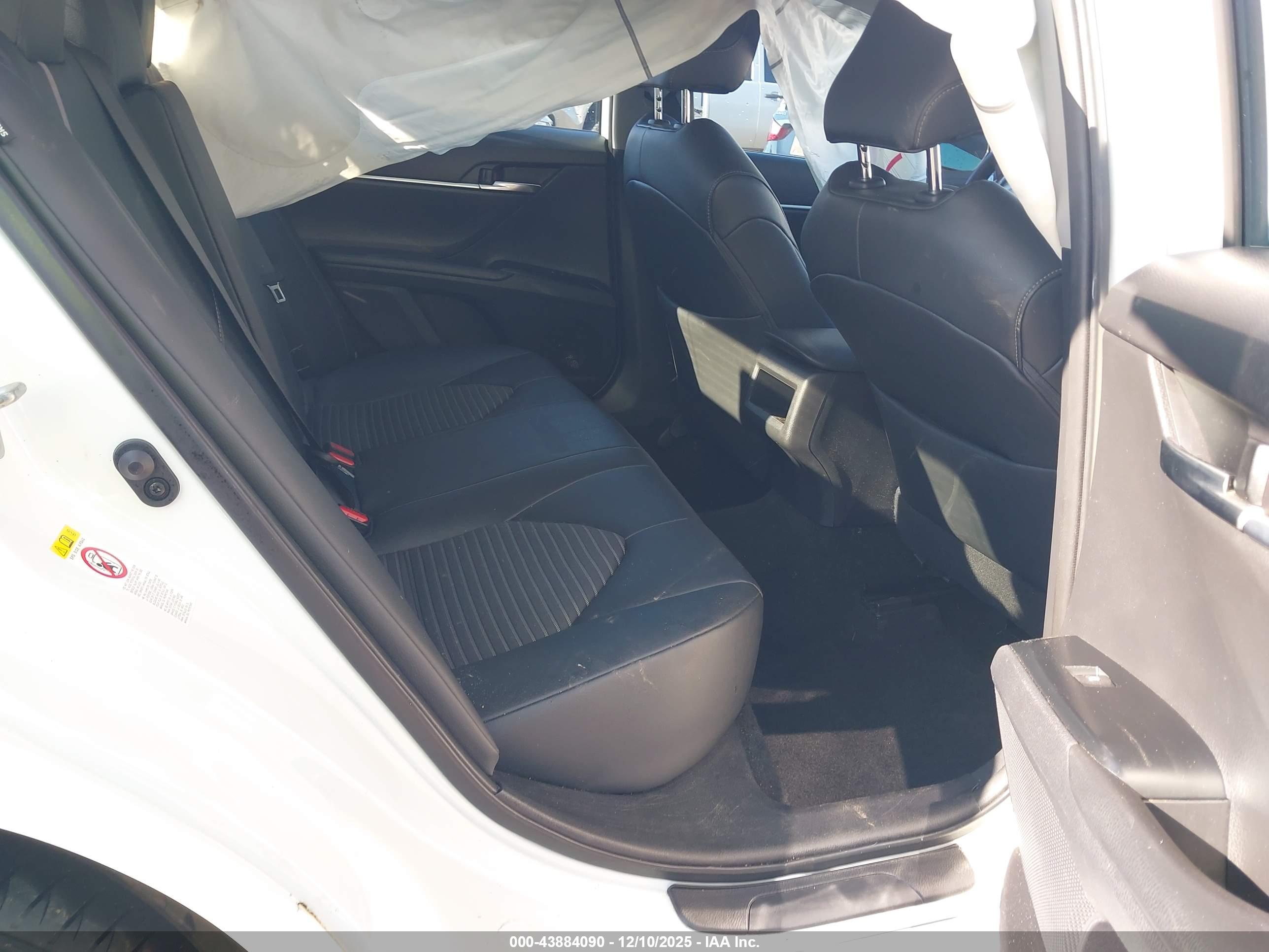 TOYOTA CAMRY image 8