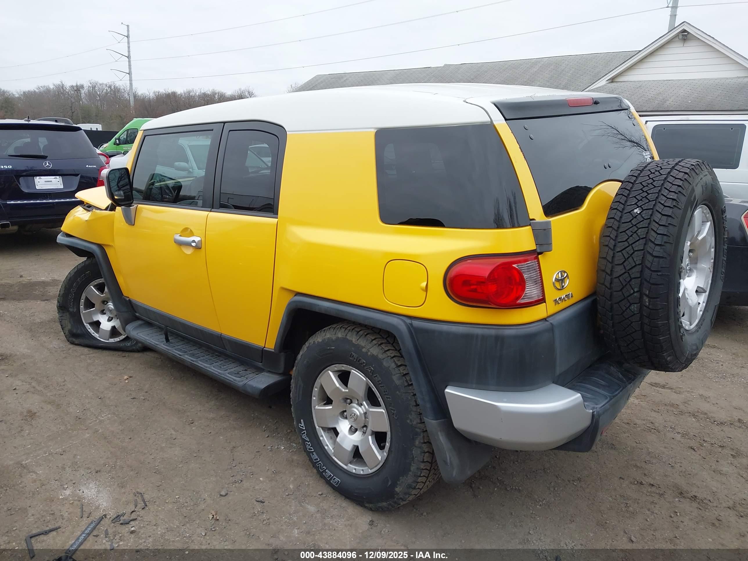 TOYOTA FJ image 3