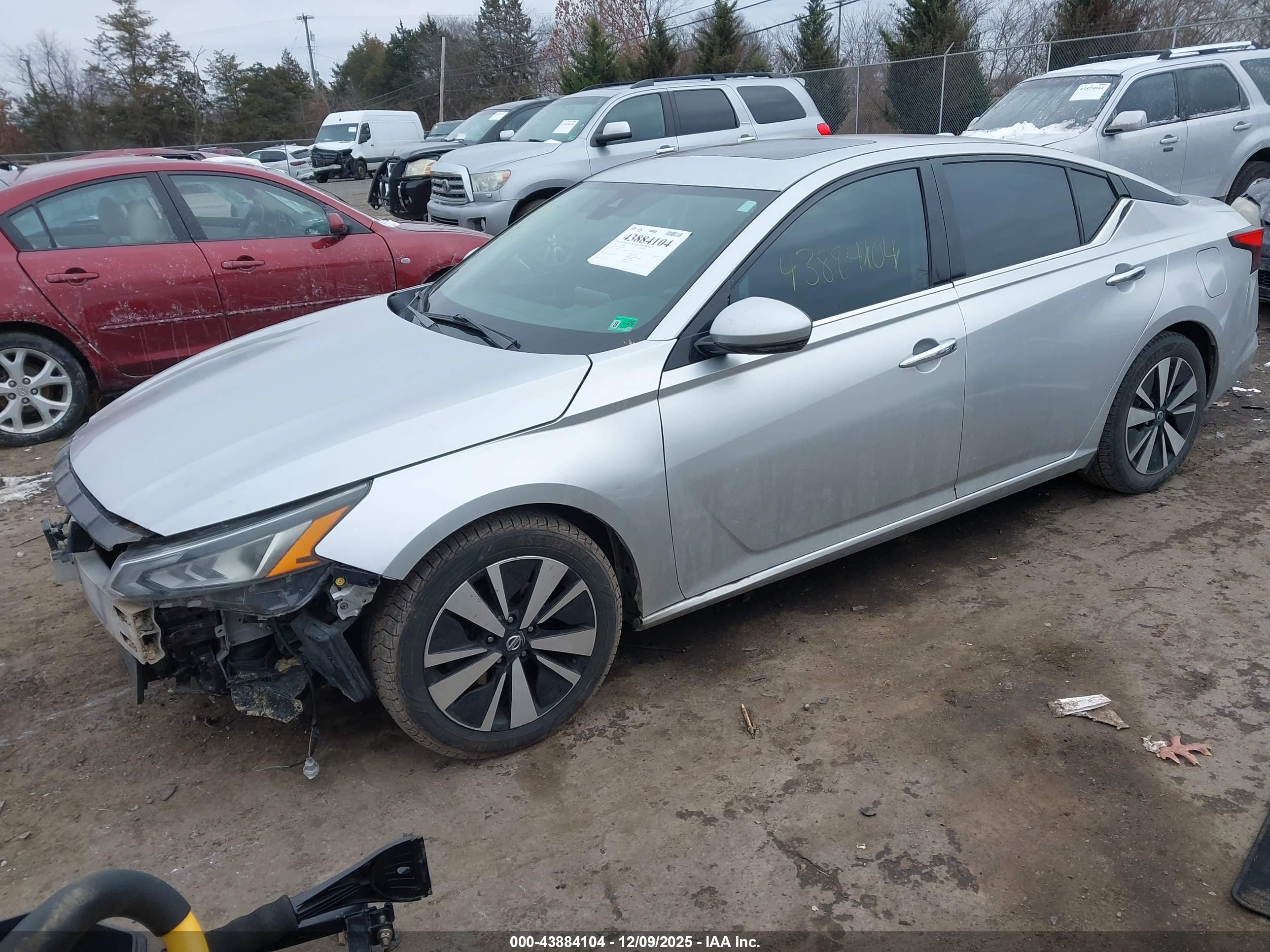 NISSAN ALTIMA image 2