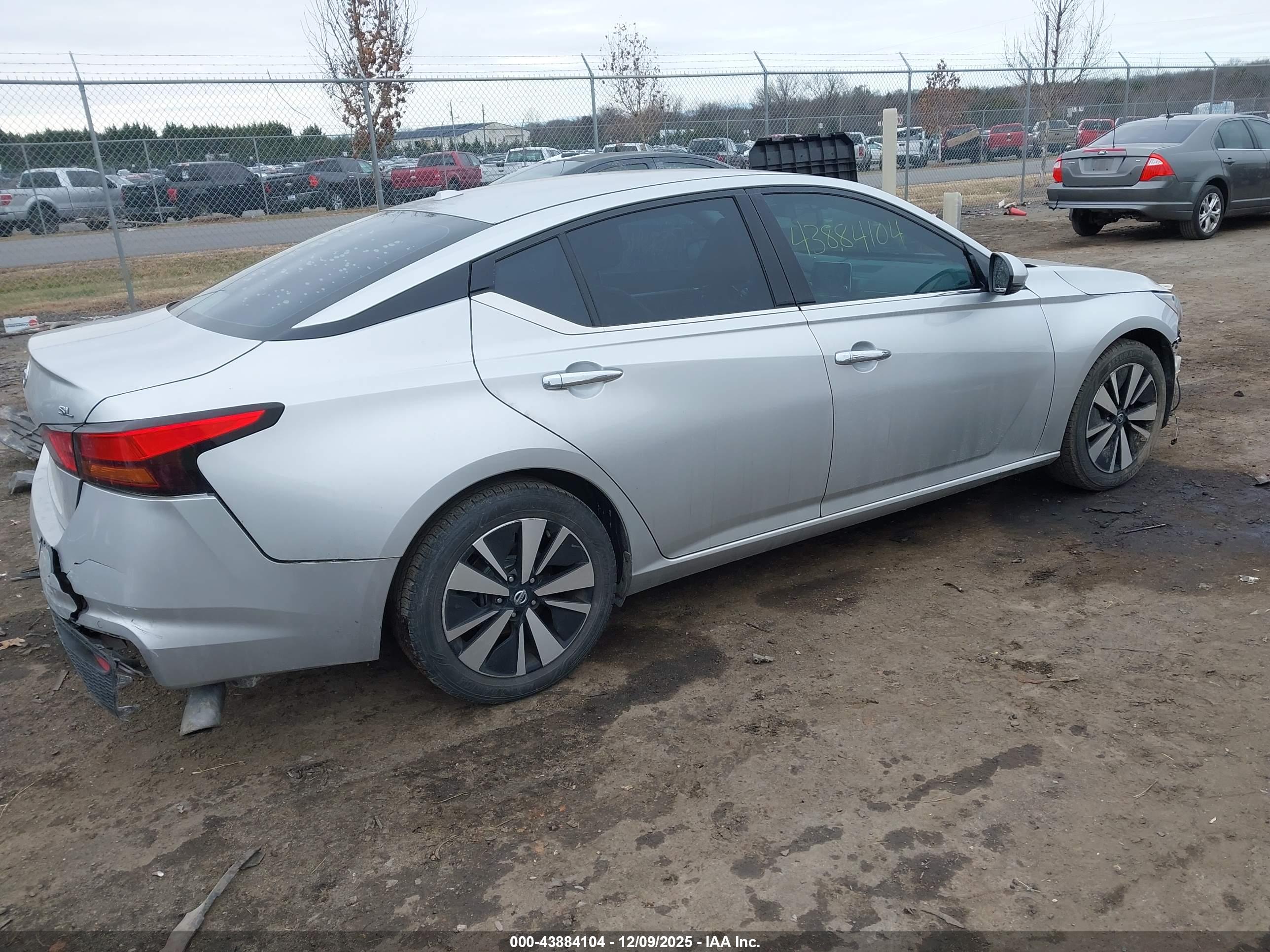 NISSAN ALTIMA image 4