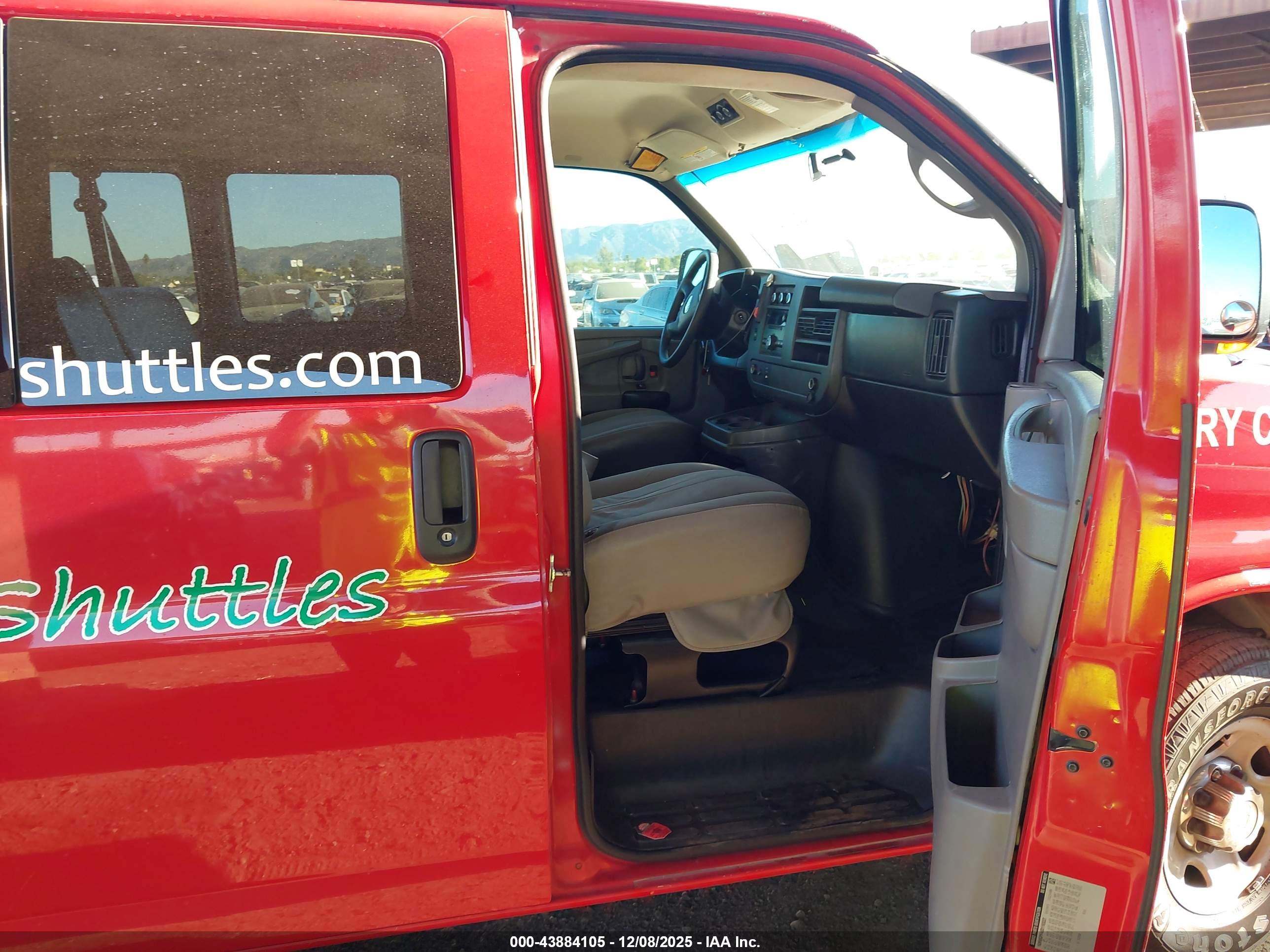 CHEVROLET EXPRESS image 5