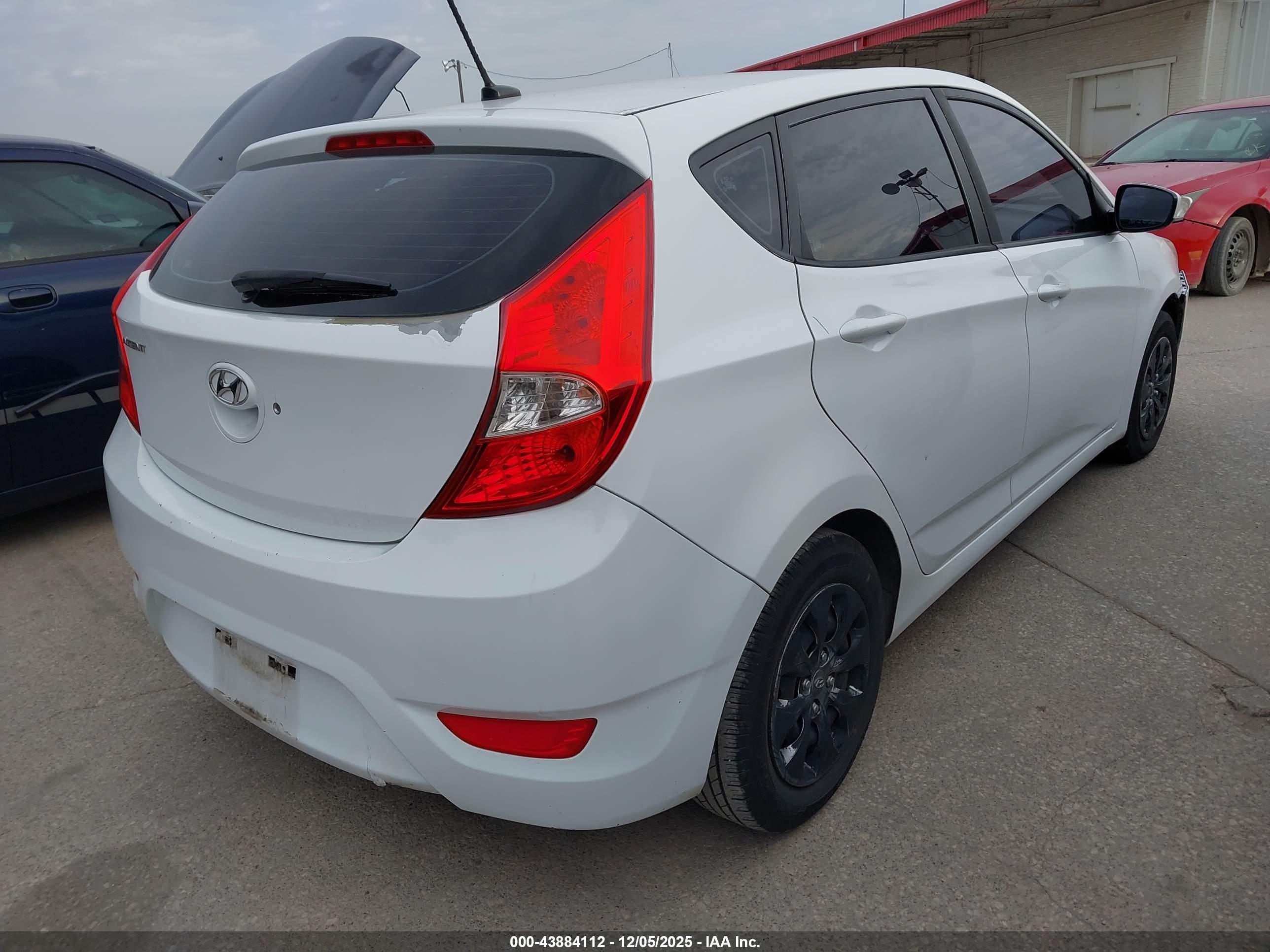 HYUNDAI ACCENT image 4