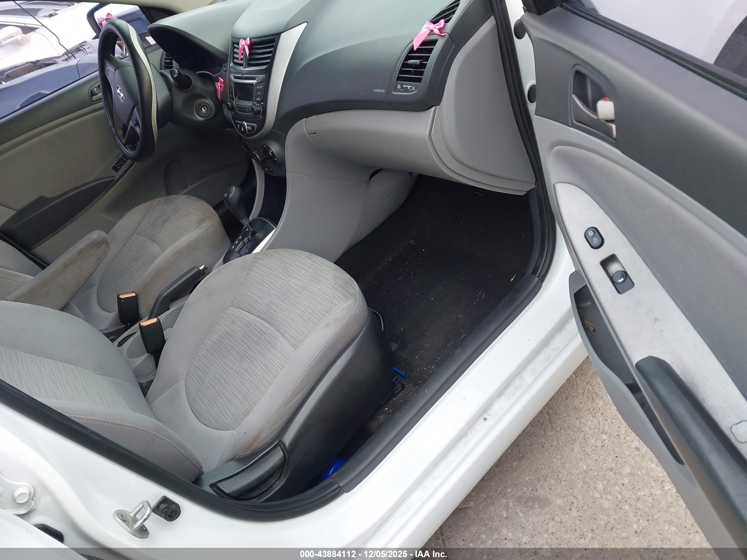 HYUNDAI ACCENT image 5