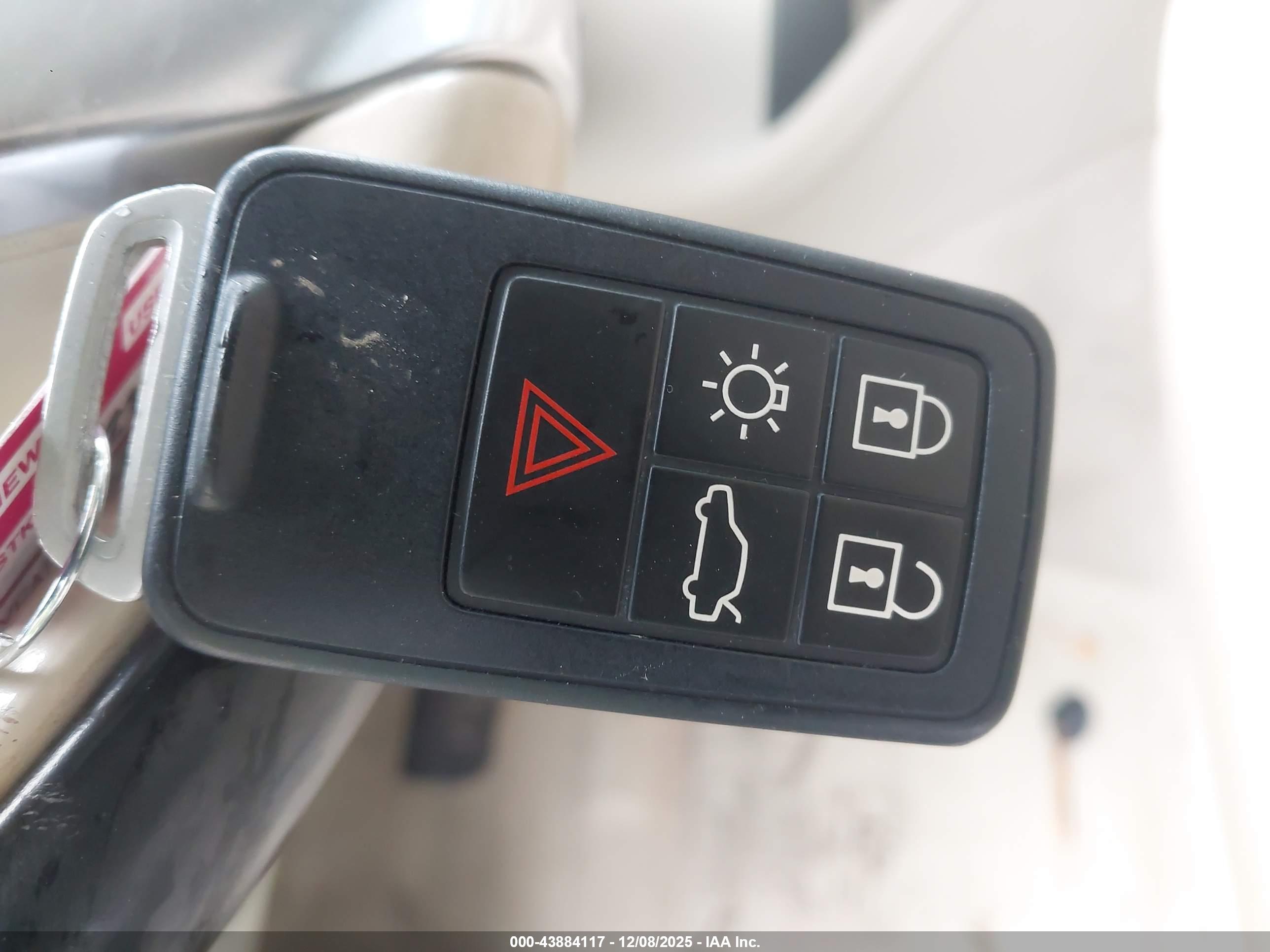 VOLVO XC60 image 11