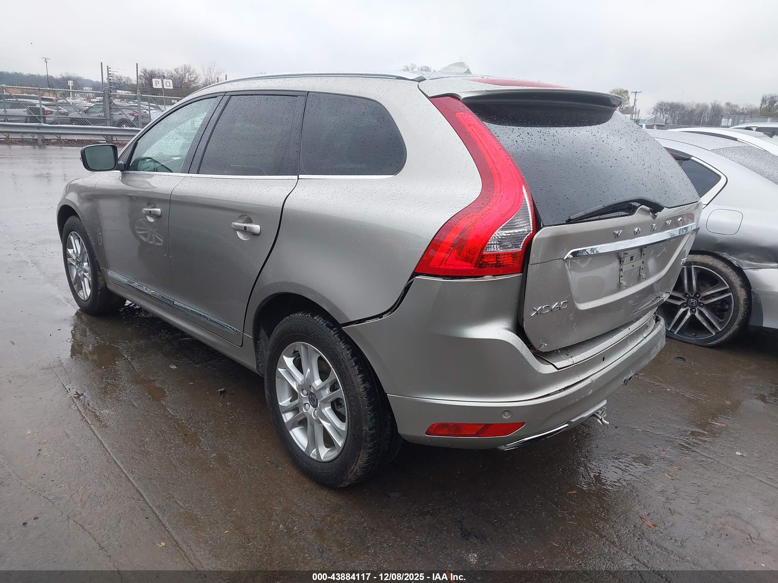 VOLVO XC60 image 3