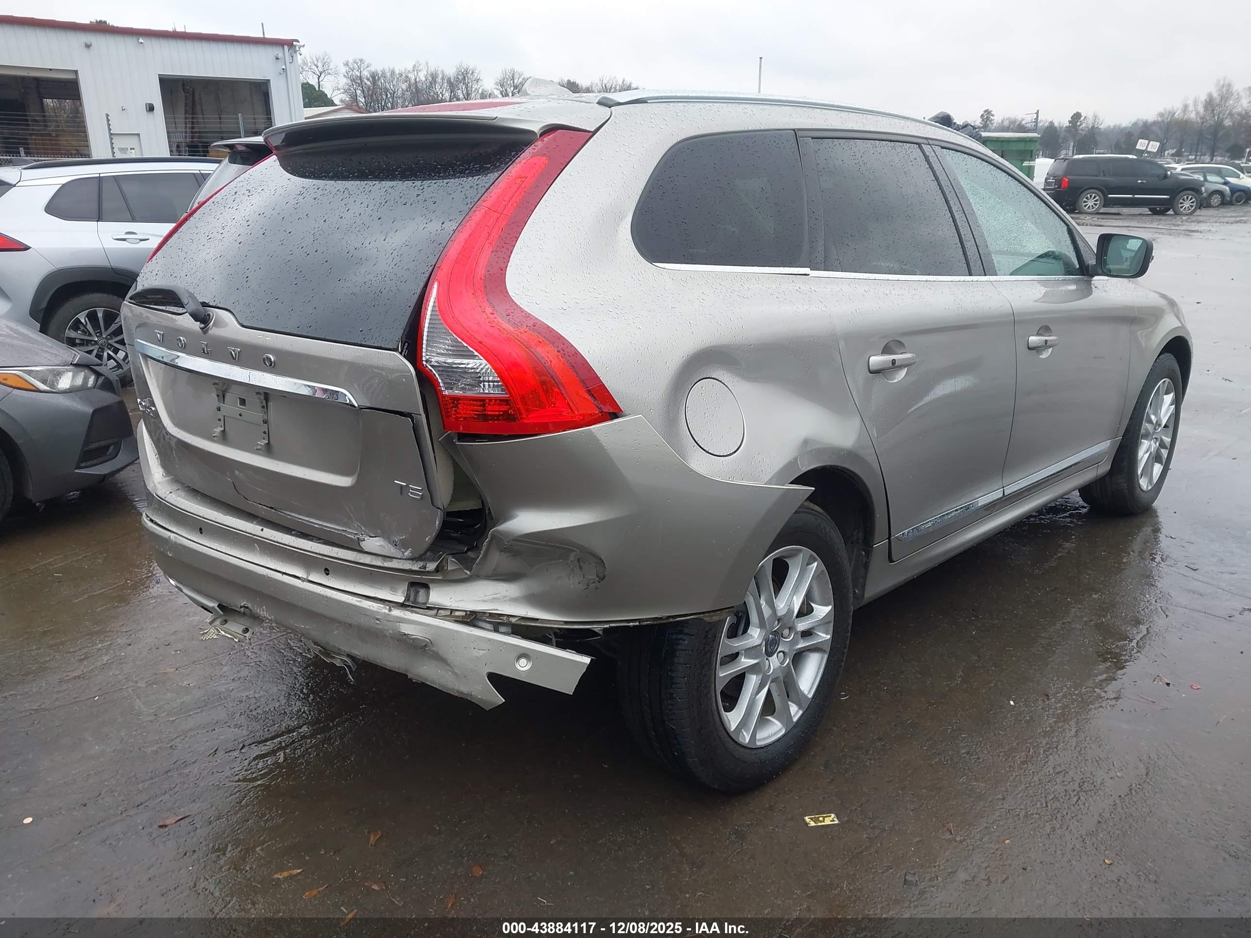 VOLVO XC60 image 4