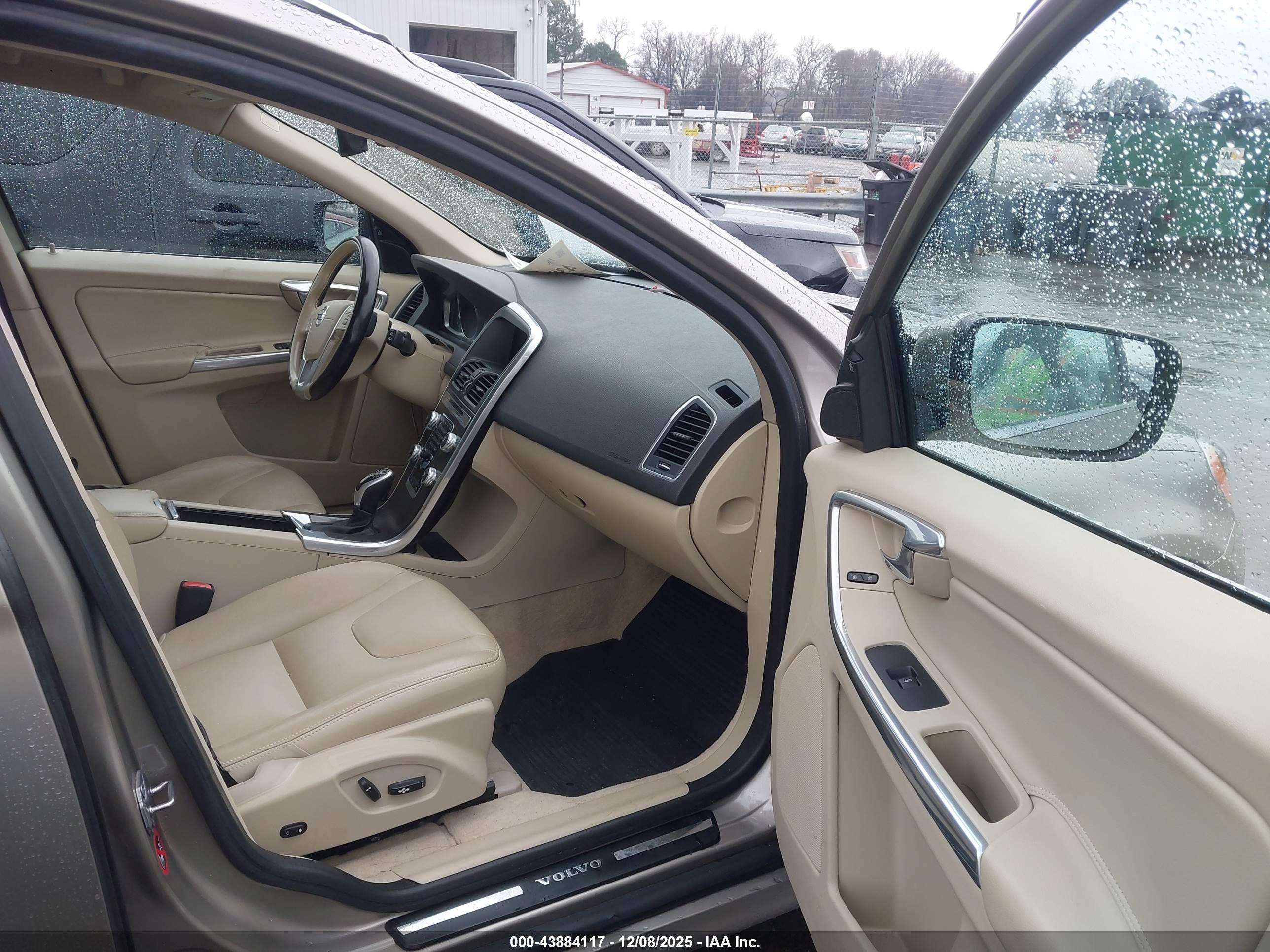 VOLVO XC60 image 5