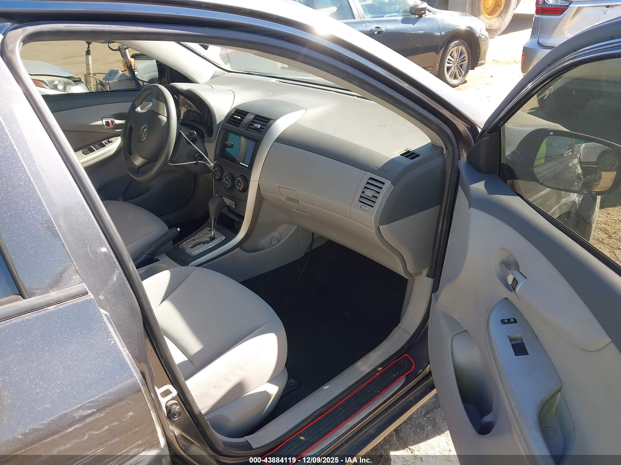 TOYOTA COROLLA image 5
