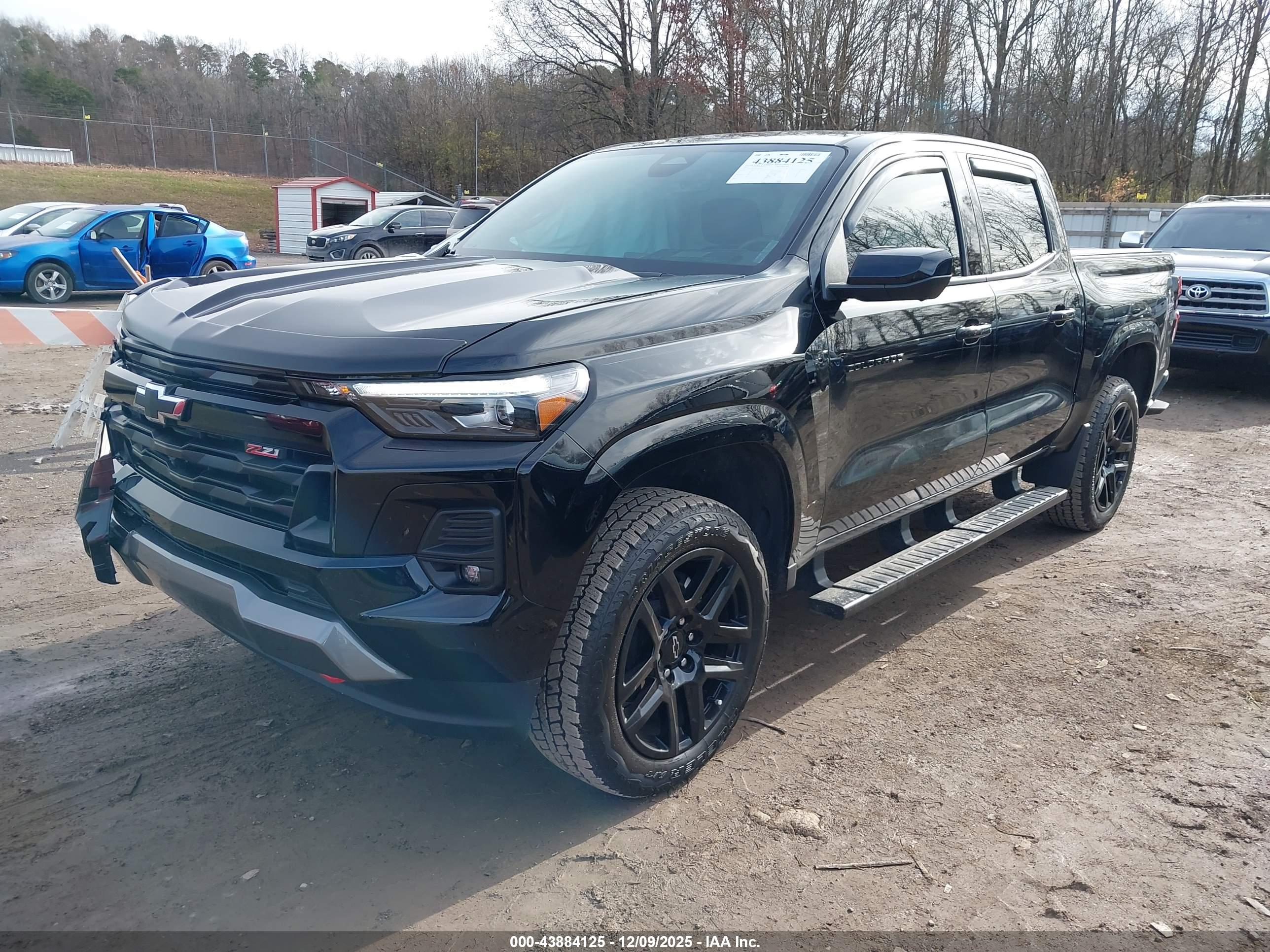 CHEVROLET COLORADO image 2