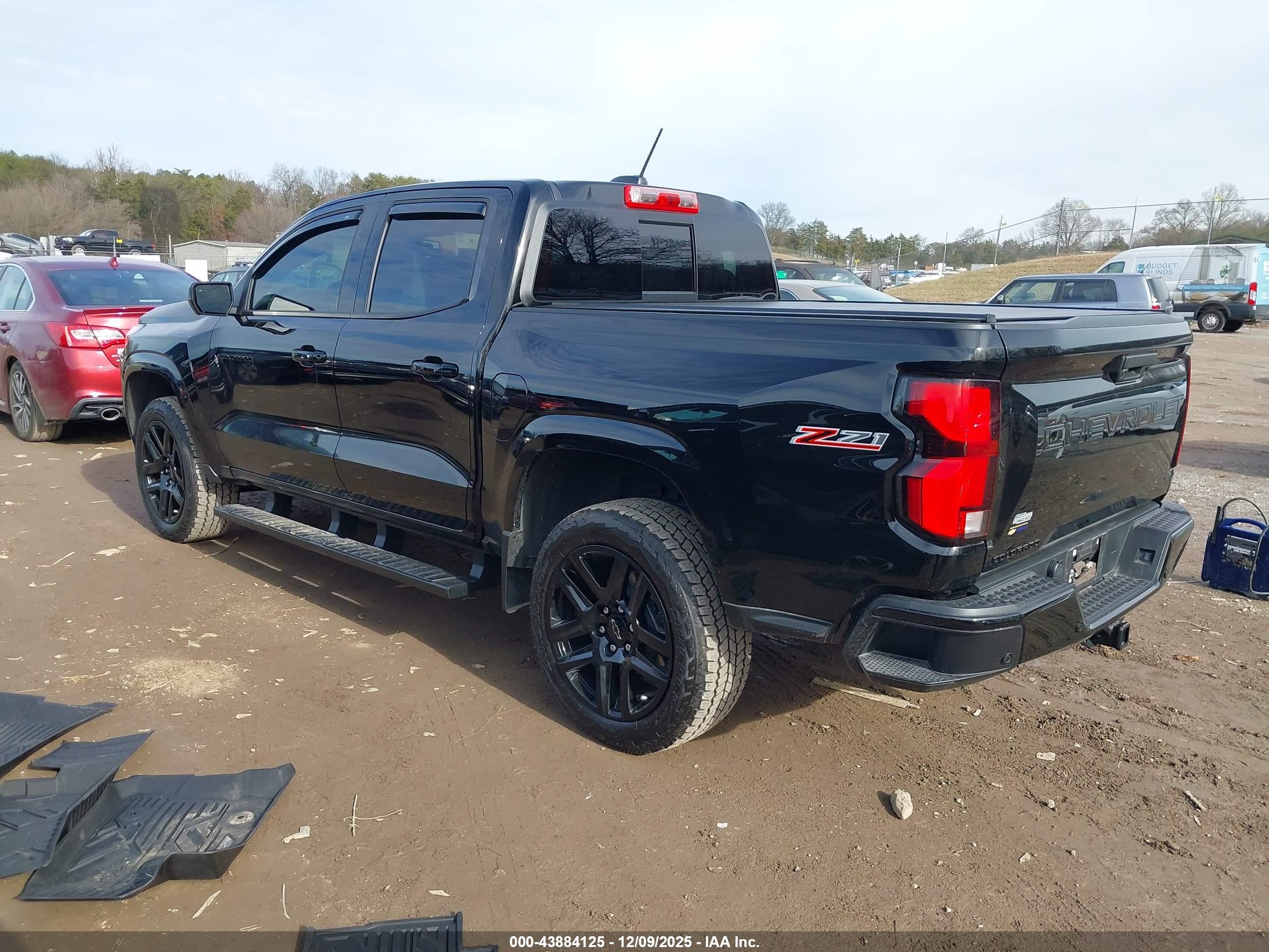 CHEVROLET COLORADO image 3
