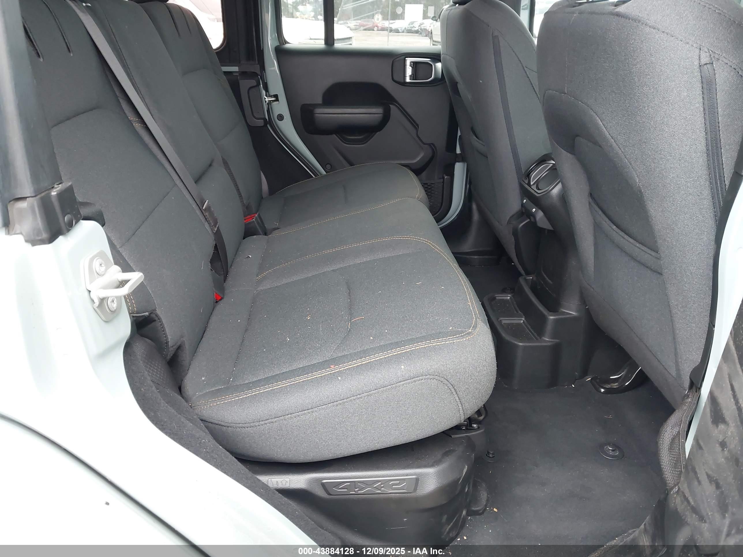 JEEP WRANGLER image 8