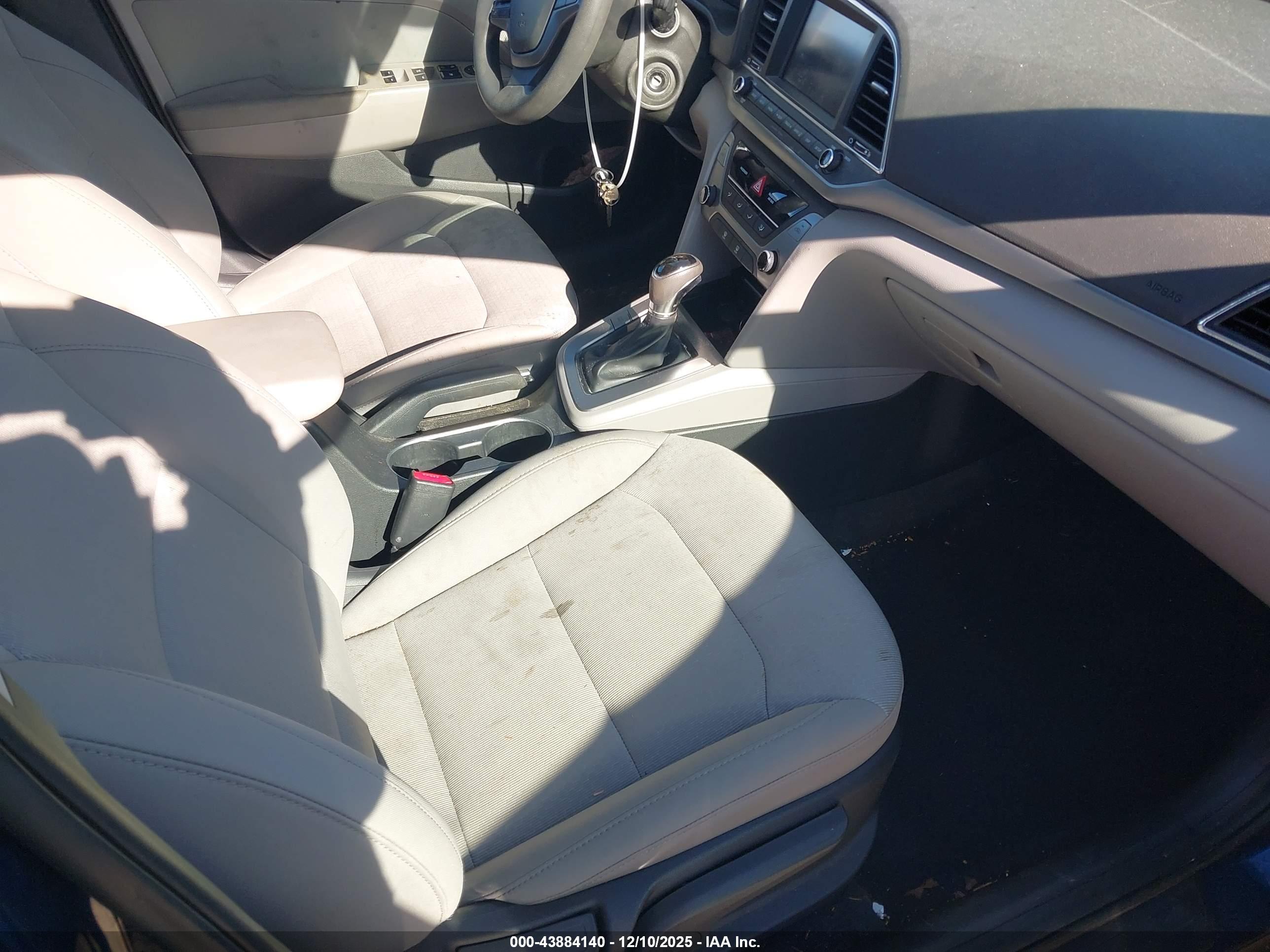 HYUNDAI ELANTRA image 5