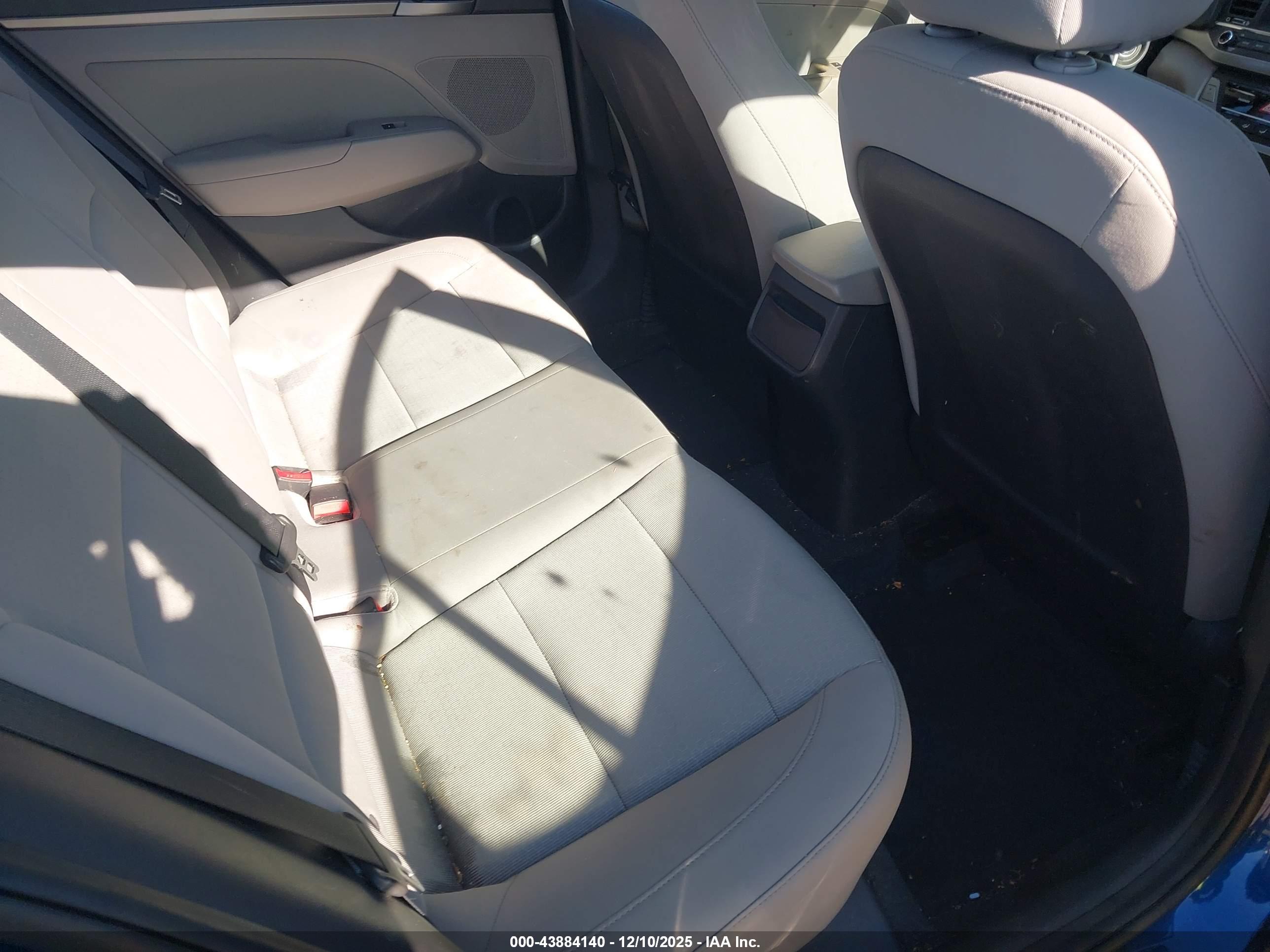 HYUNDAI ELANTRA image 8