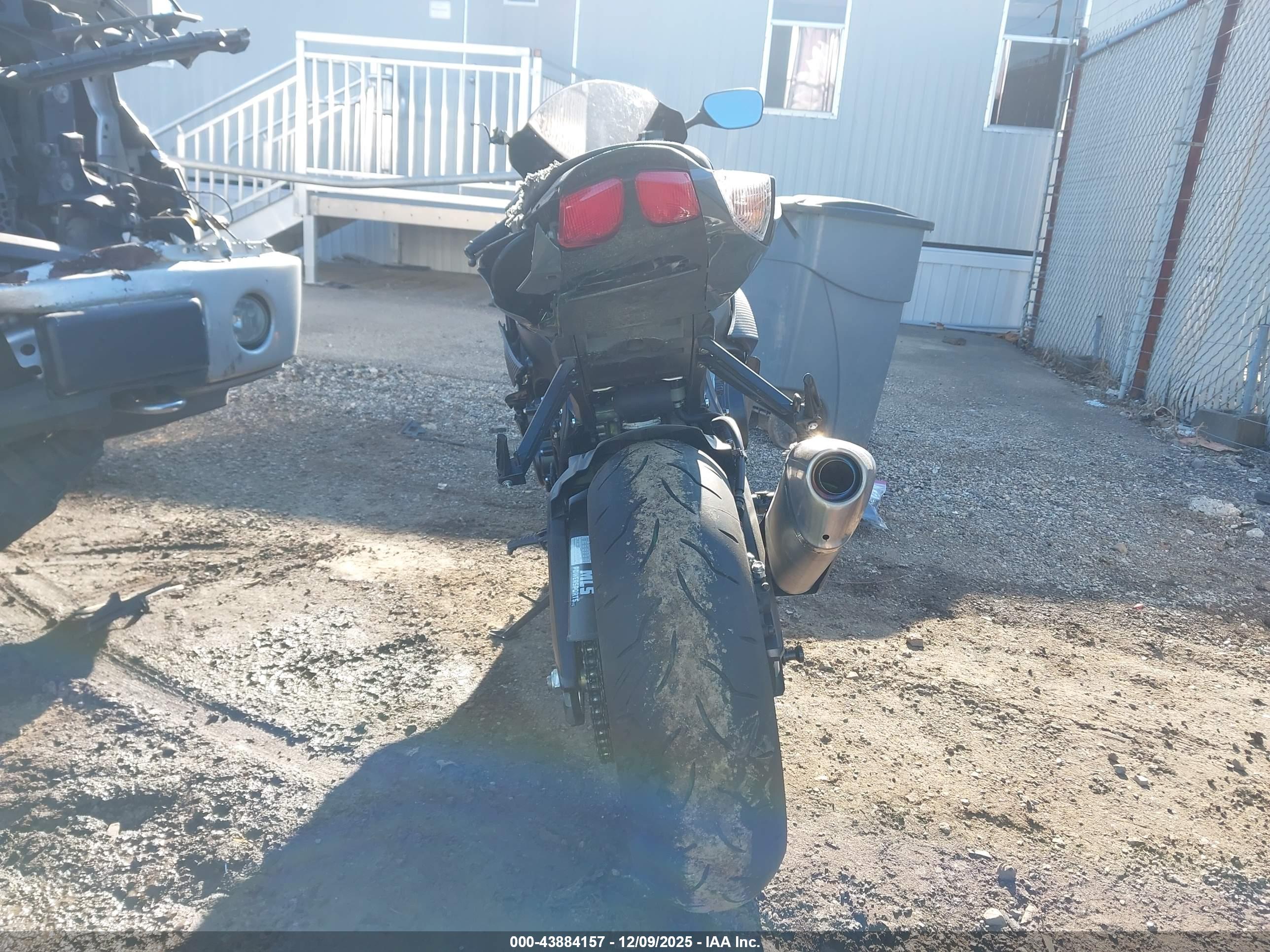 SUZUKI GSX-R600 image 6