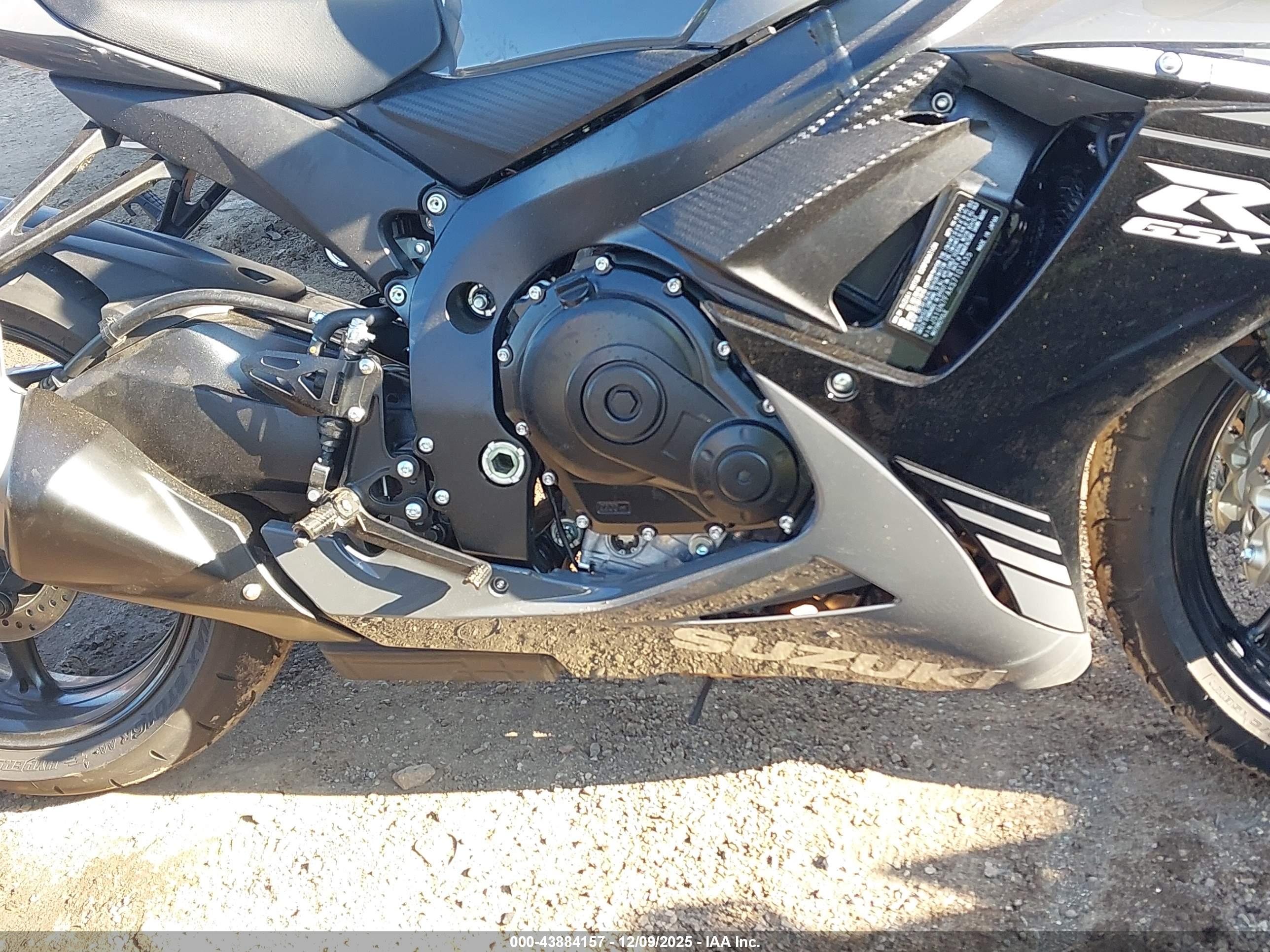 SUZUKI GSX-R600 image 8