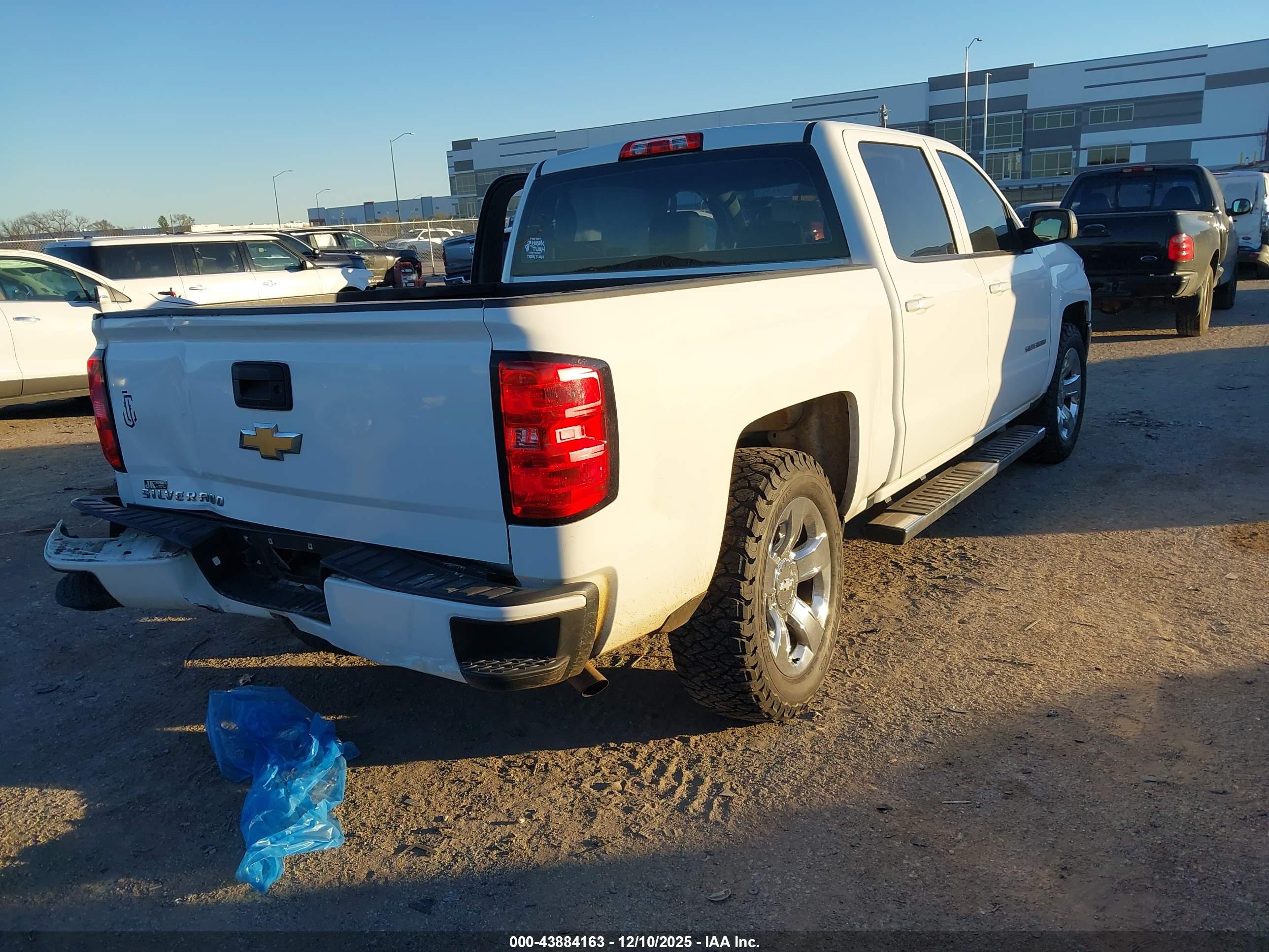 CHEVROLET SILVERADO image 4