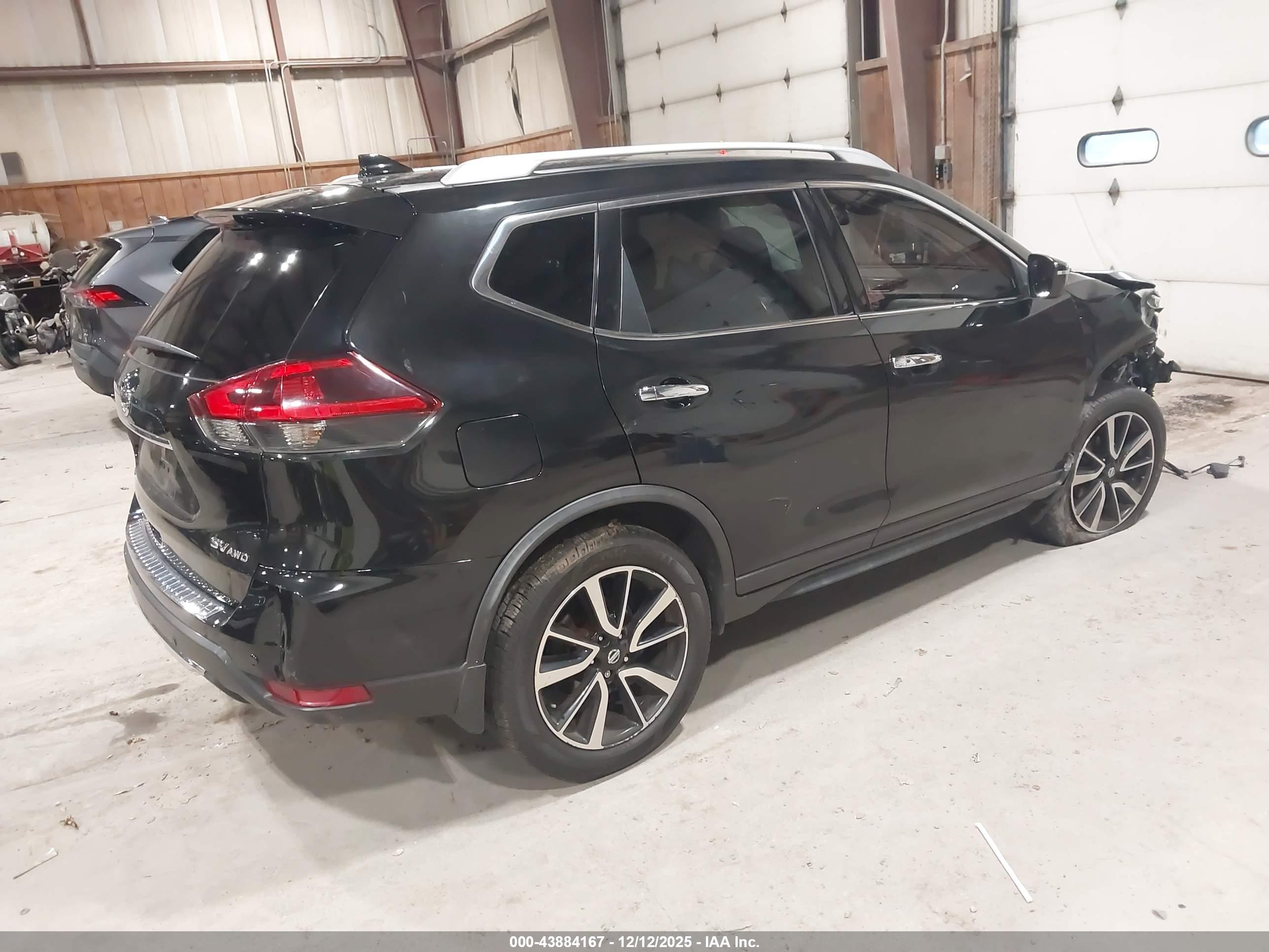 NISSAN ROGUE image 4
