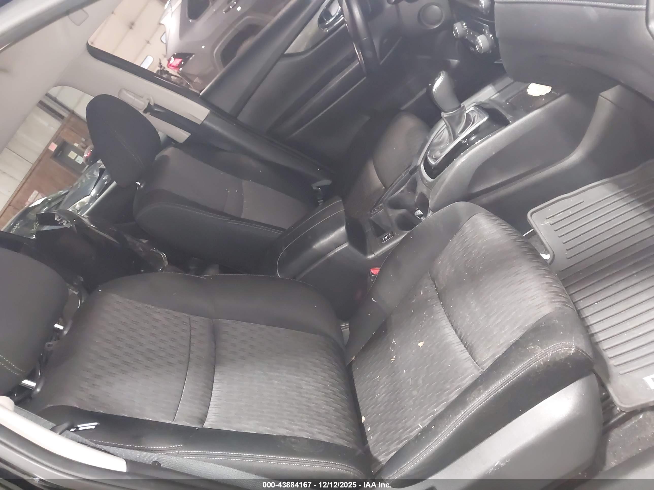 NISSAN ROGUE image 8