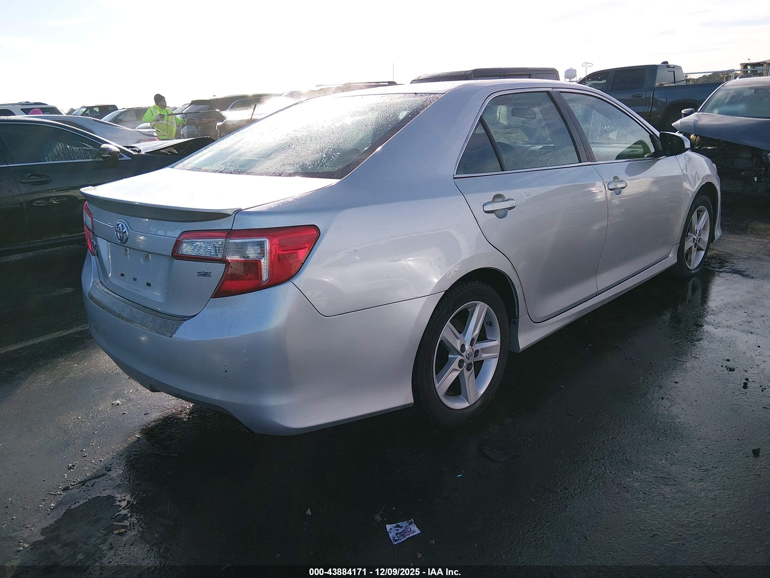 TOYOTA CAMRY image 4