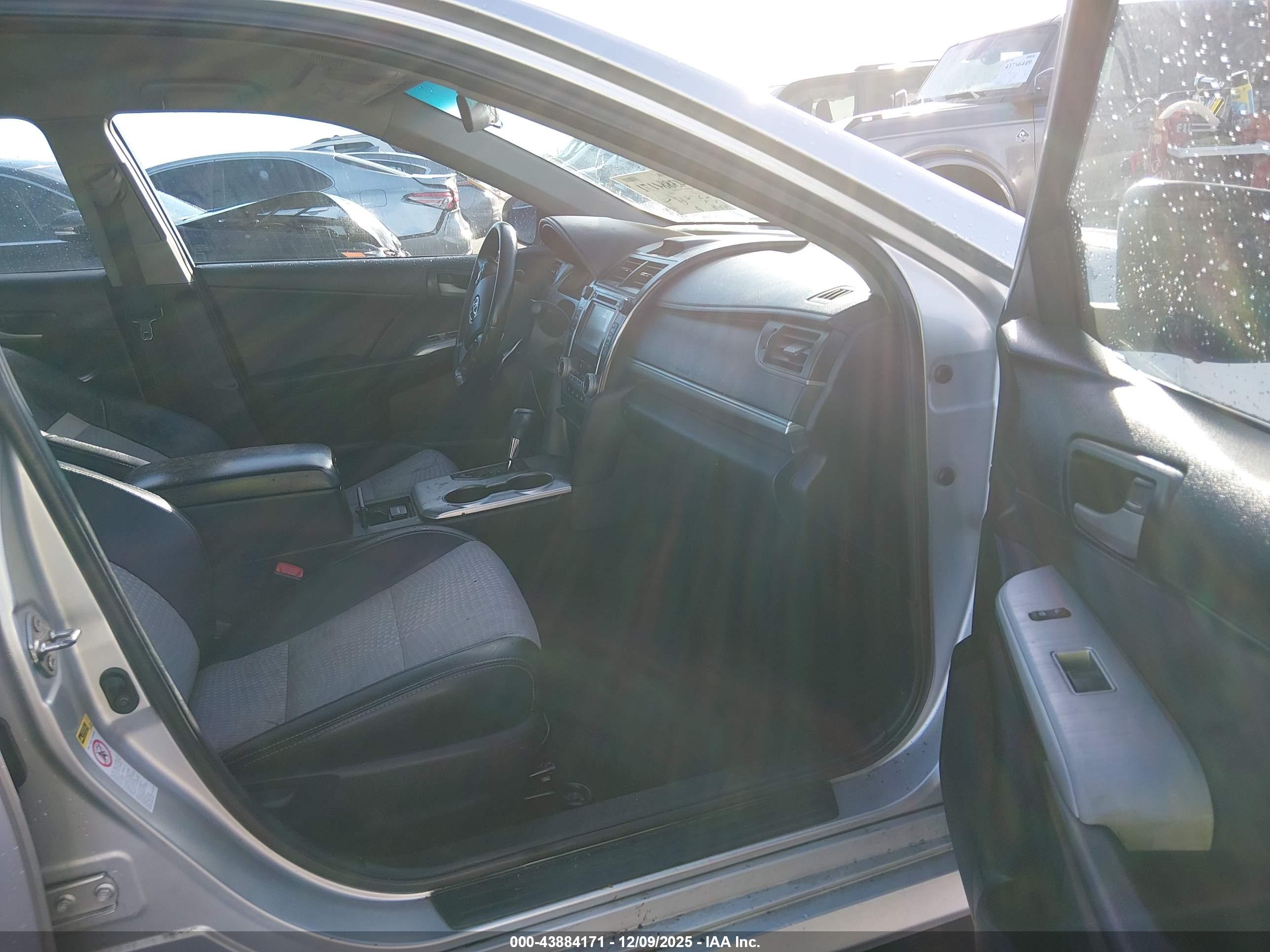 TOYOTA CAMRY image 5