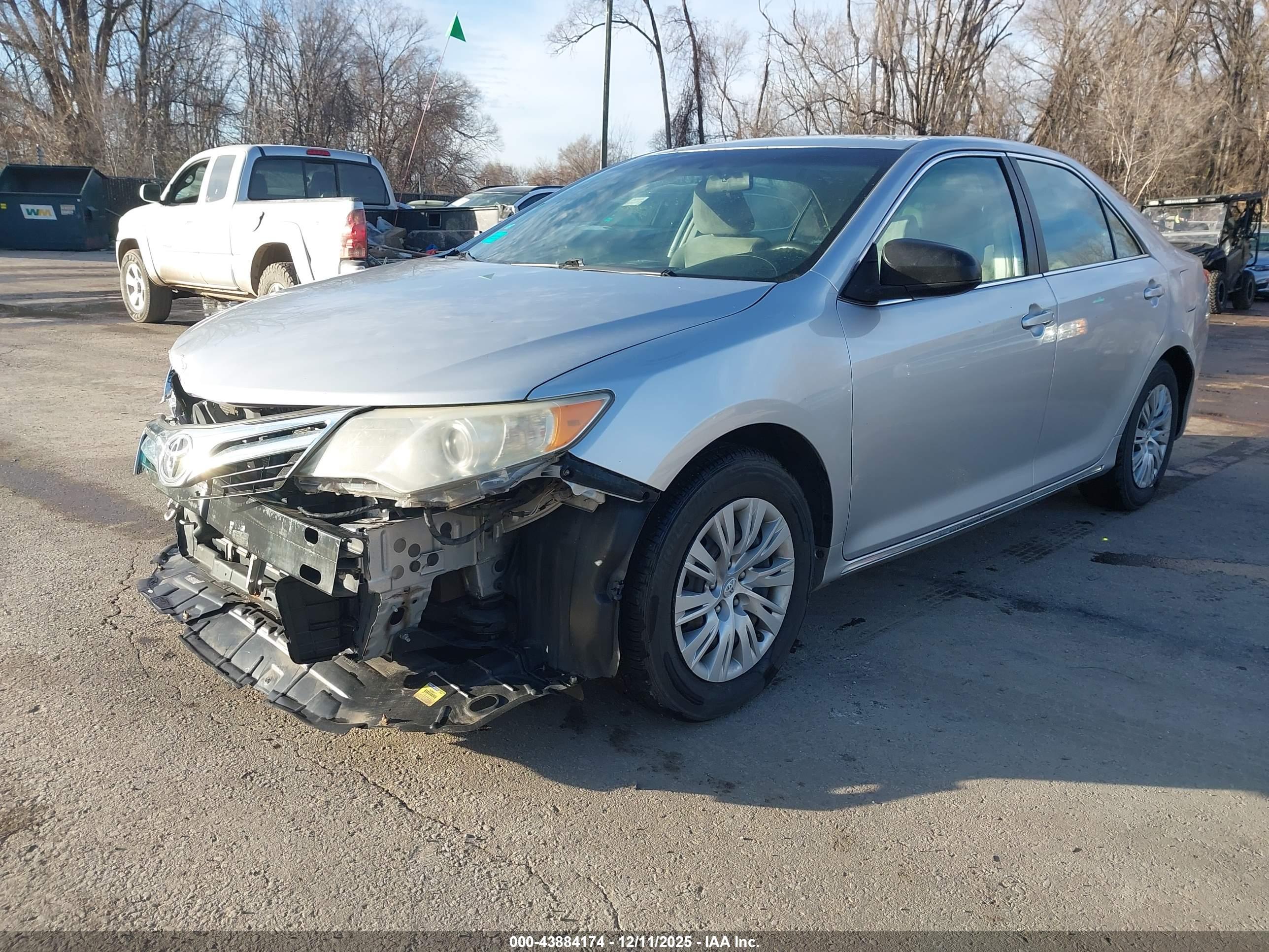 TOYOTA CAMRY image 2