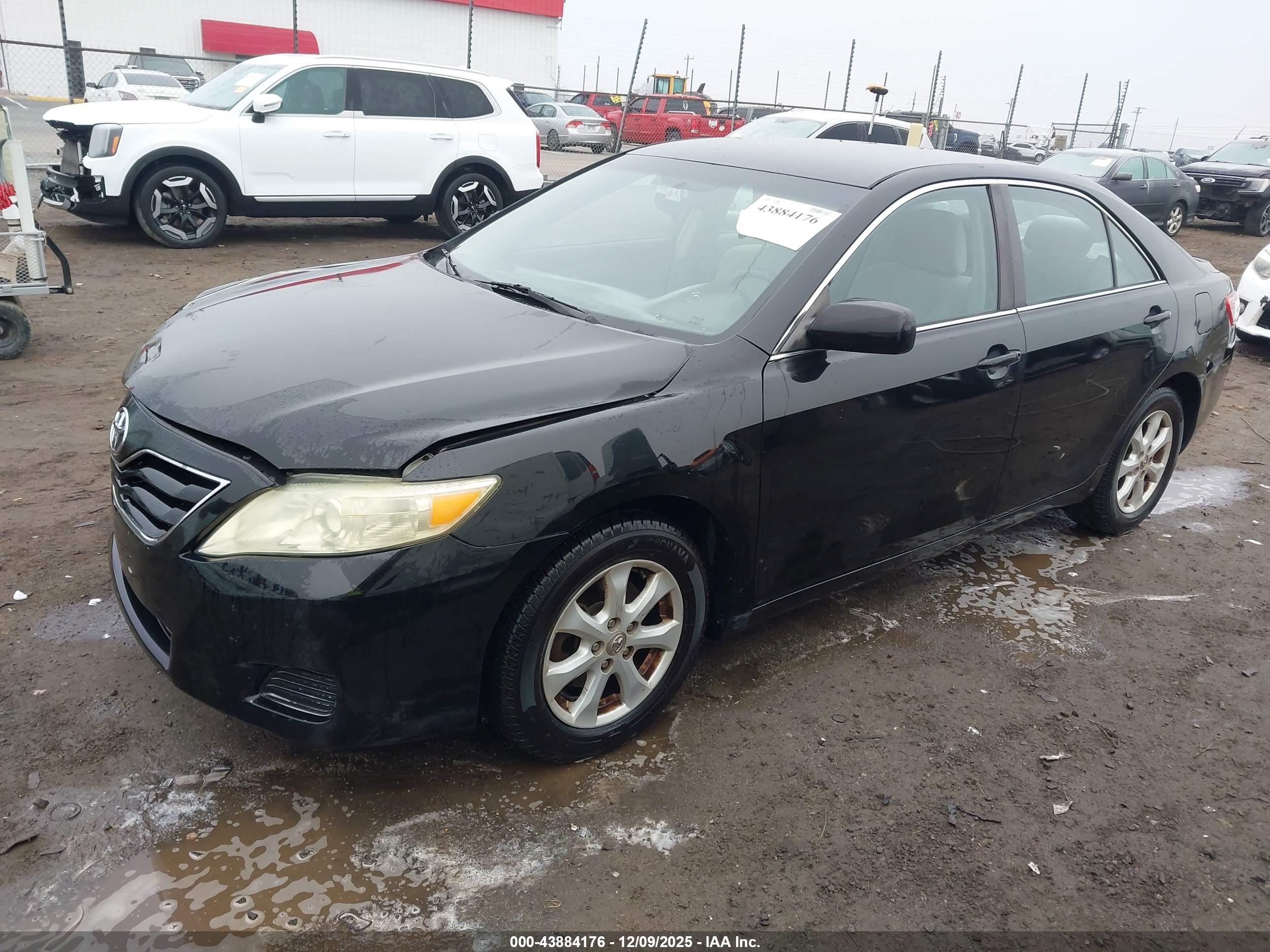 TOYOTA CAMRY image 2