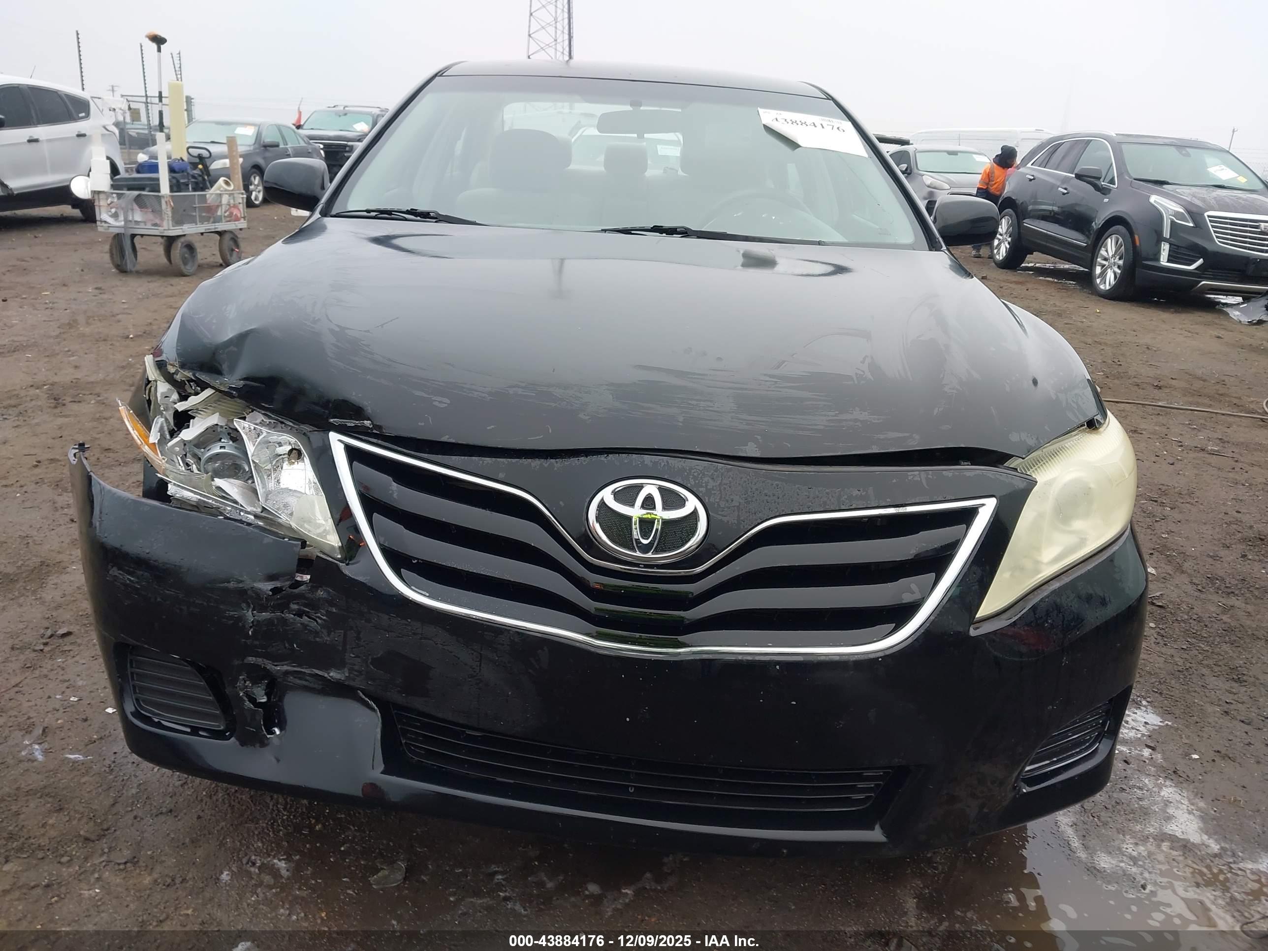 TOYOTA CAMRY image 6