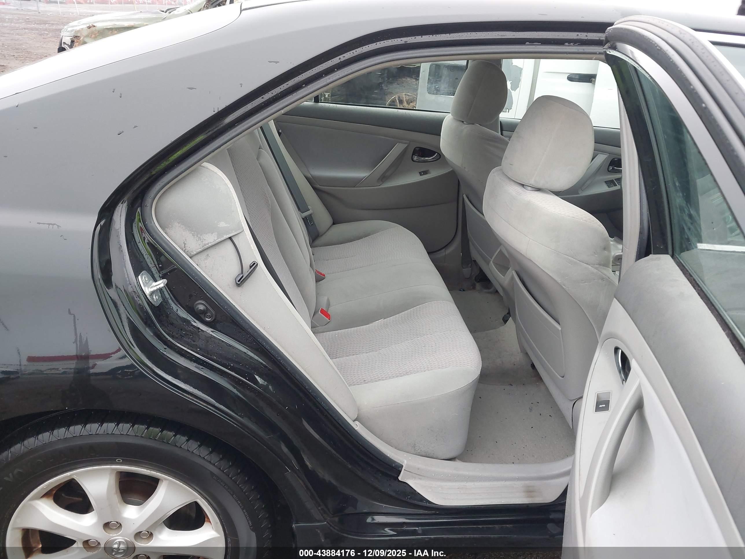 TOYOTA CAMRY image 8