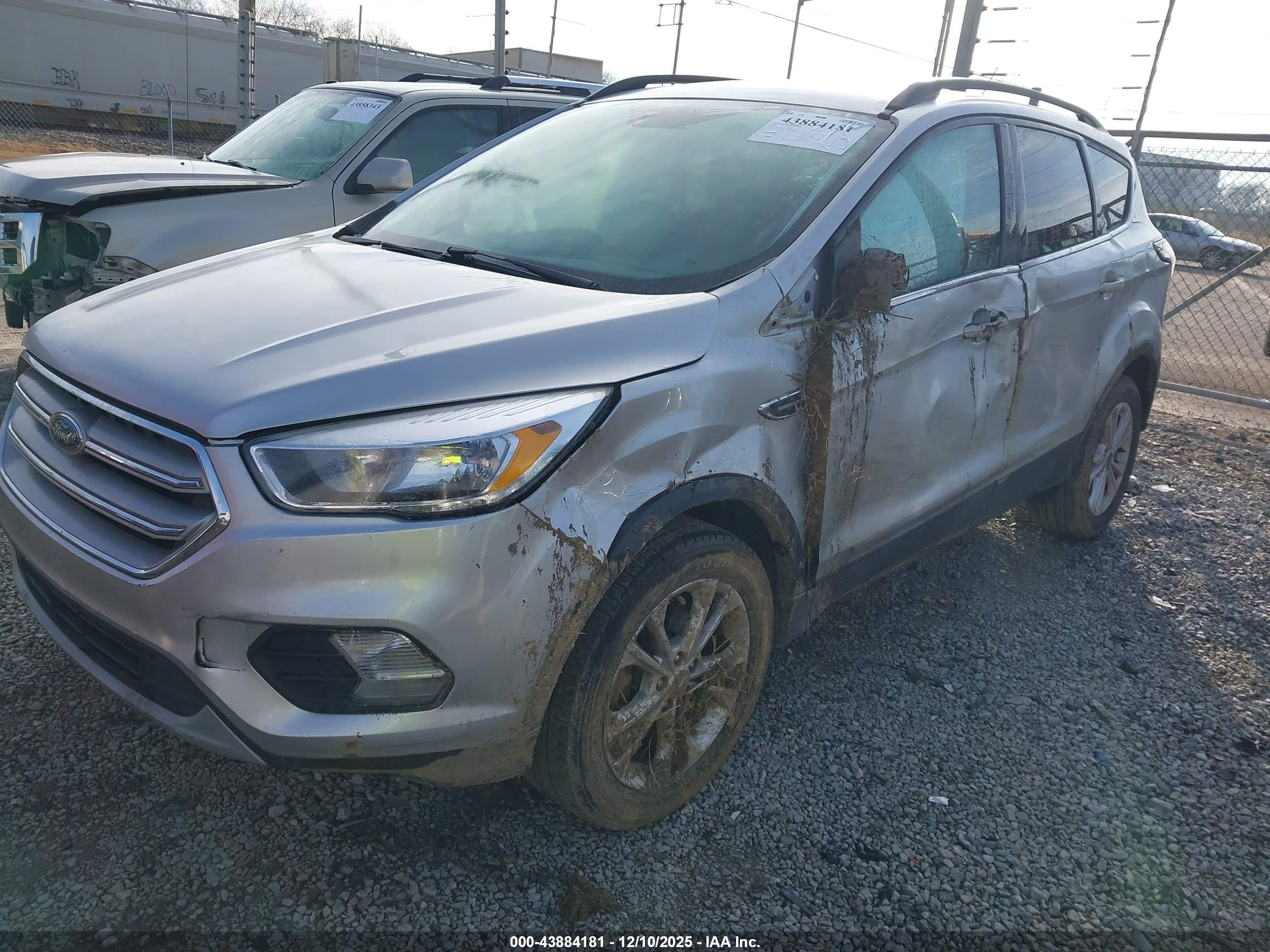 FORD ESCAPE image 2