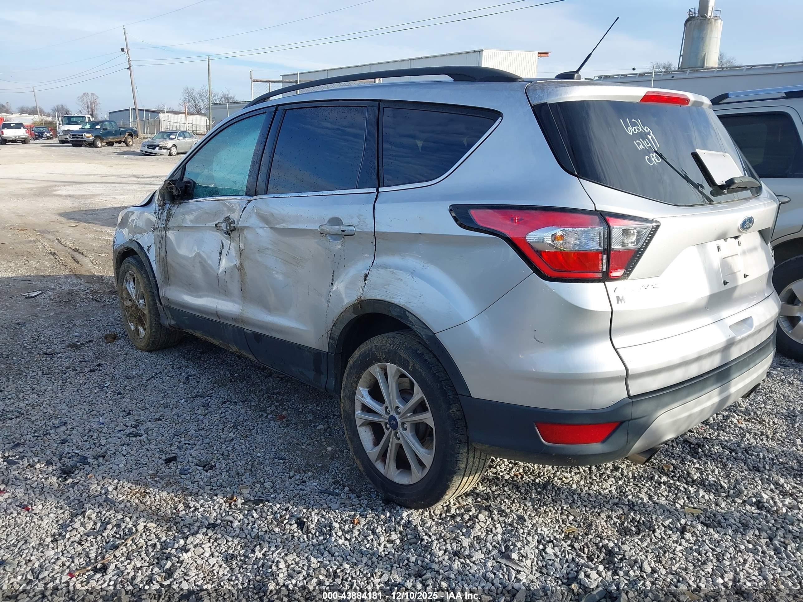 FORD ESCAPE image 3