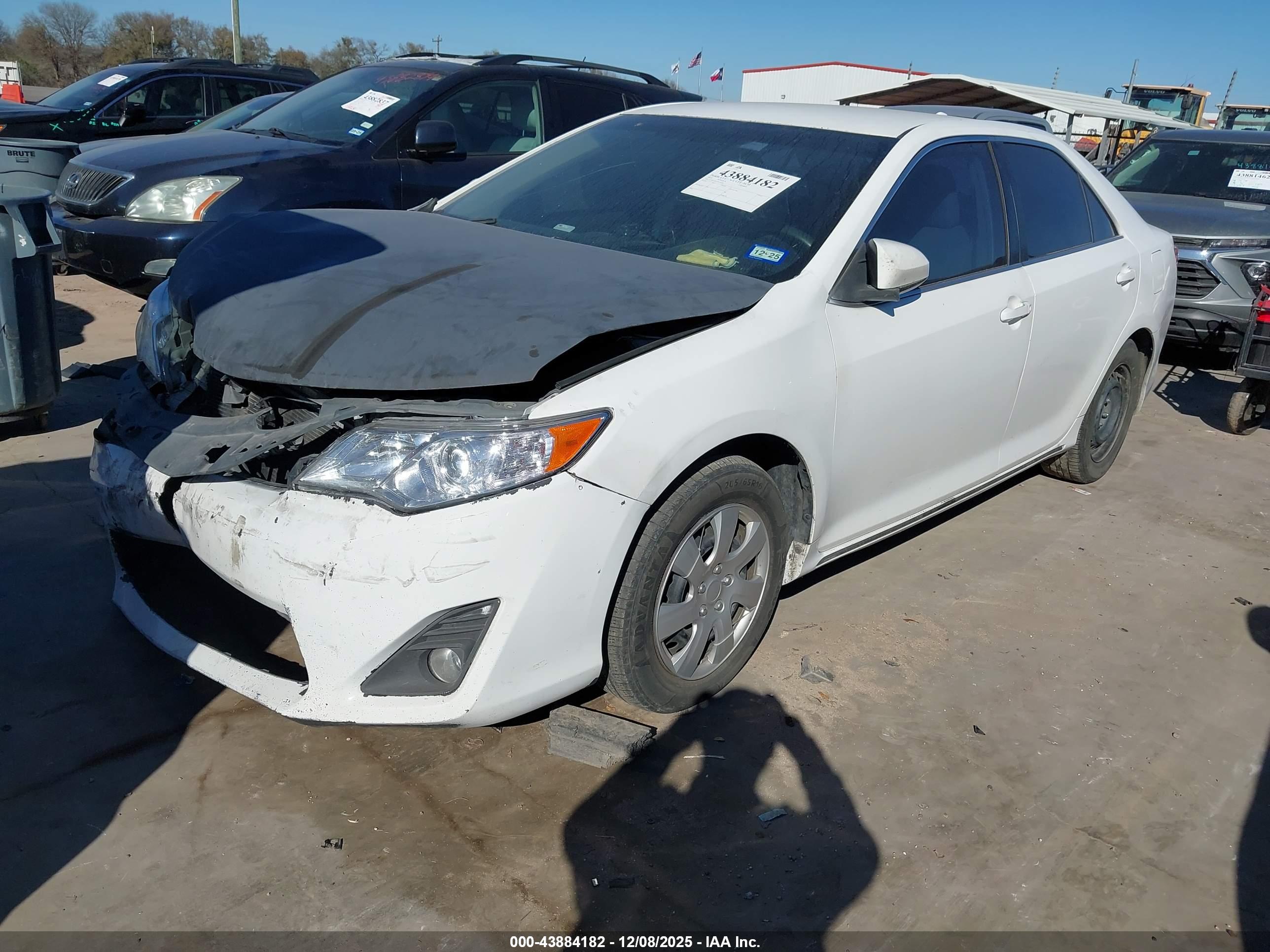 TOYOTA CAMRY image 2