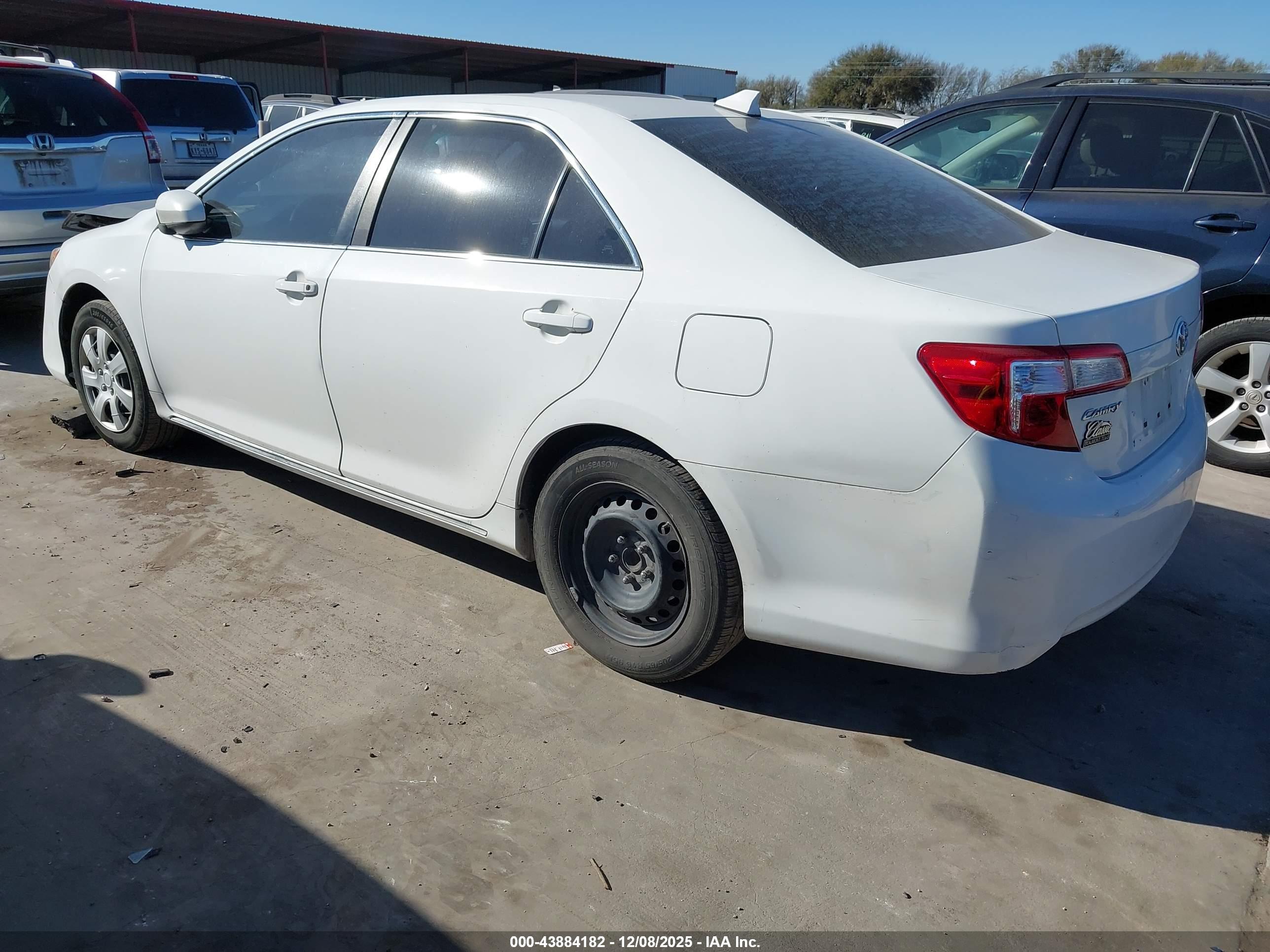 TOYOTA CAMRY image 3