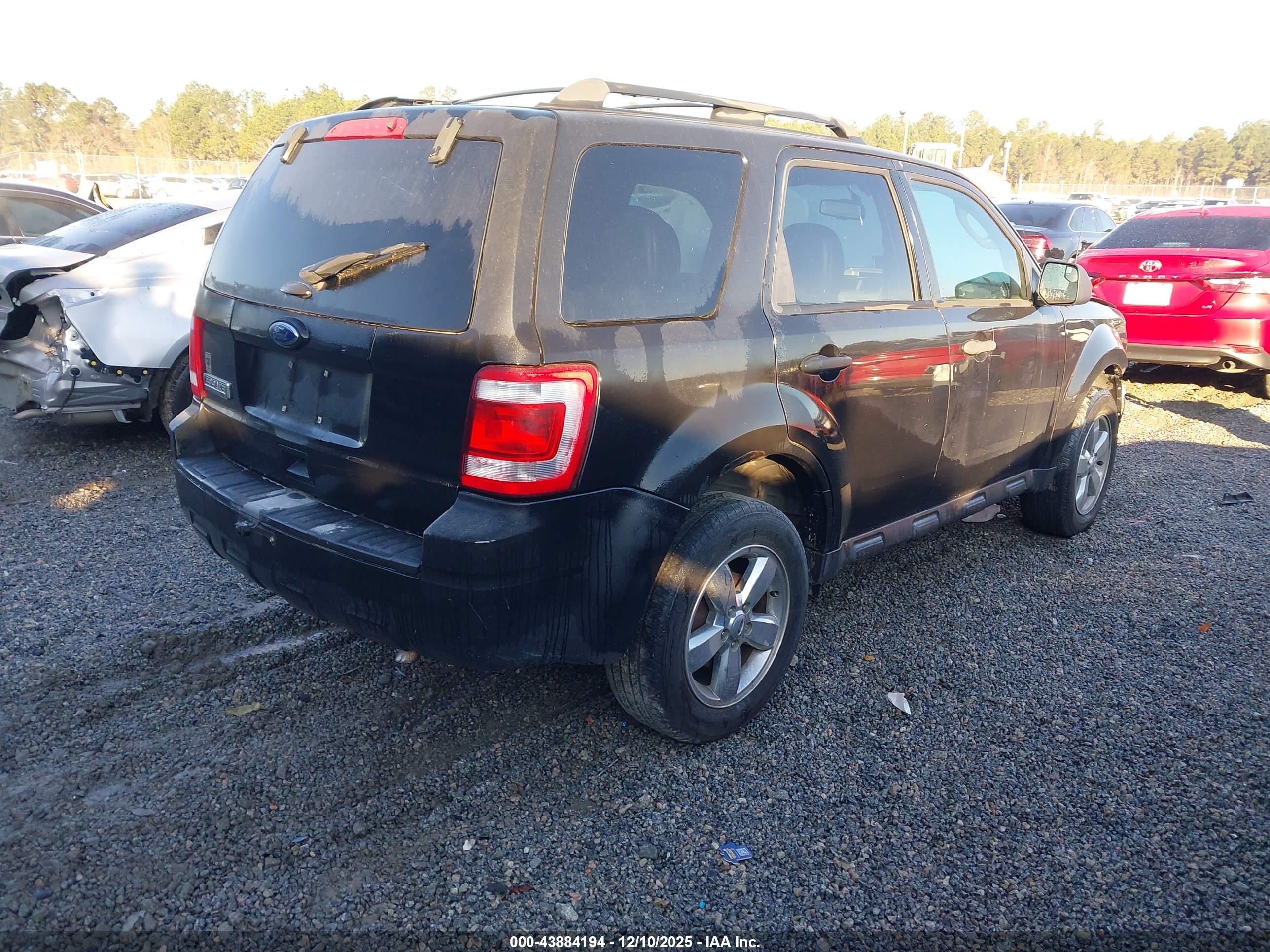 FORD ESCAPE image 4