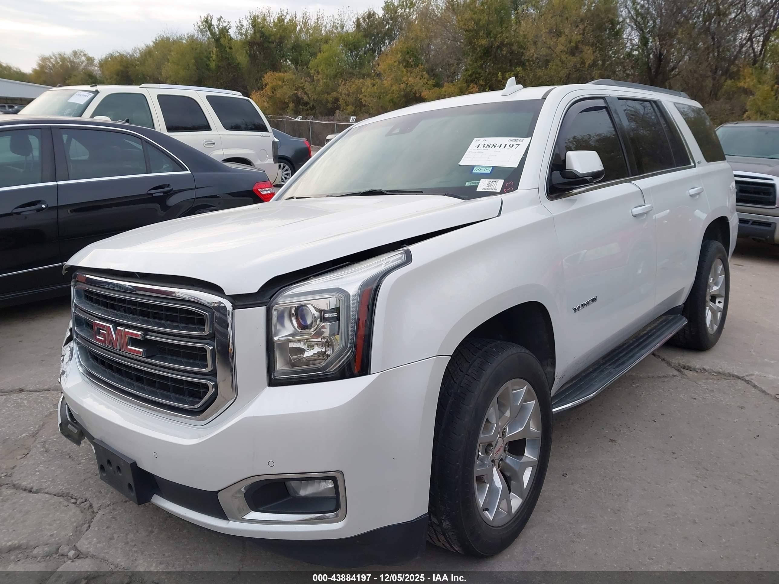 GMC YUKON image 2
