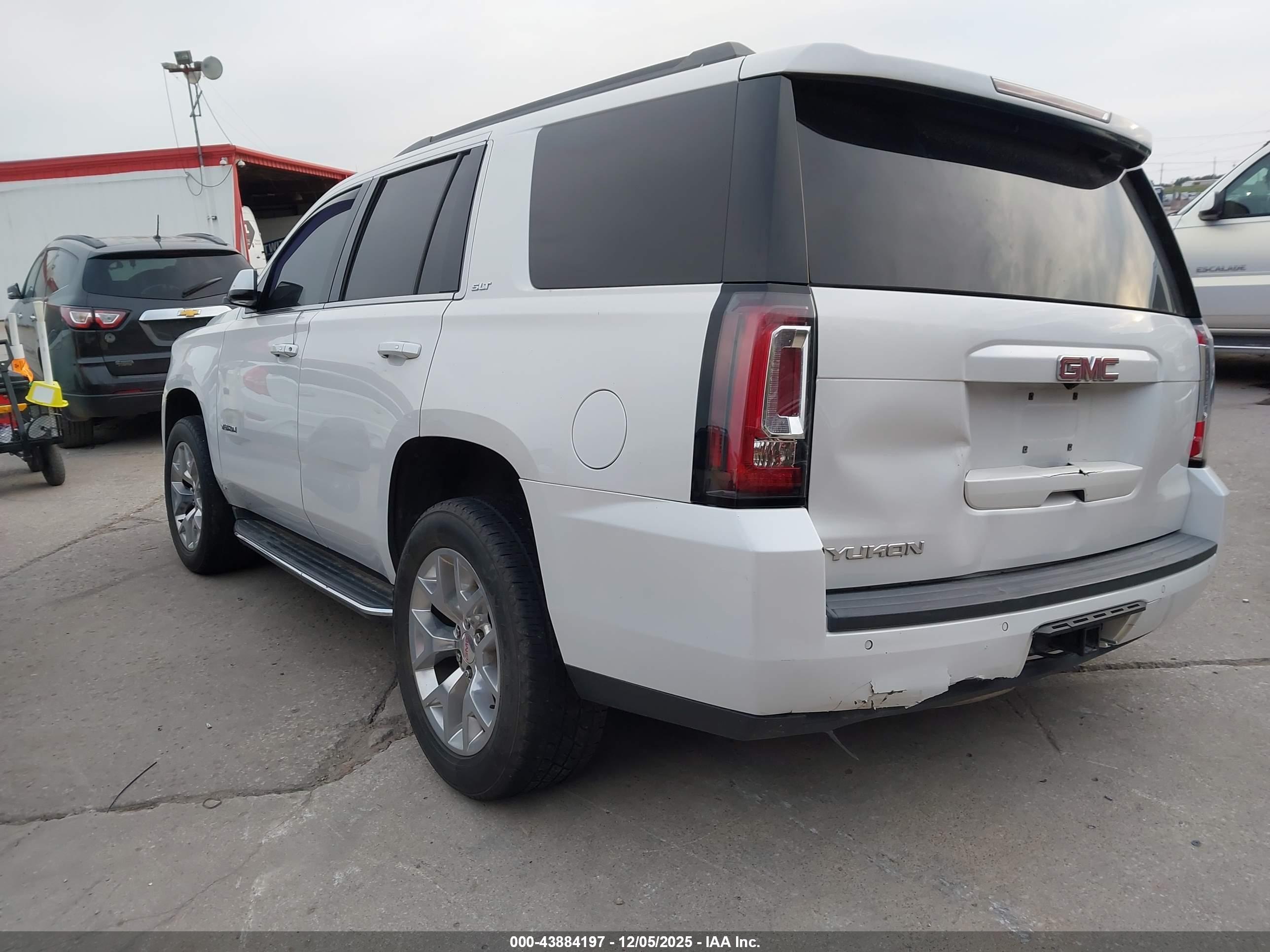 GMC YUKON image 3