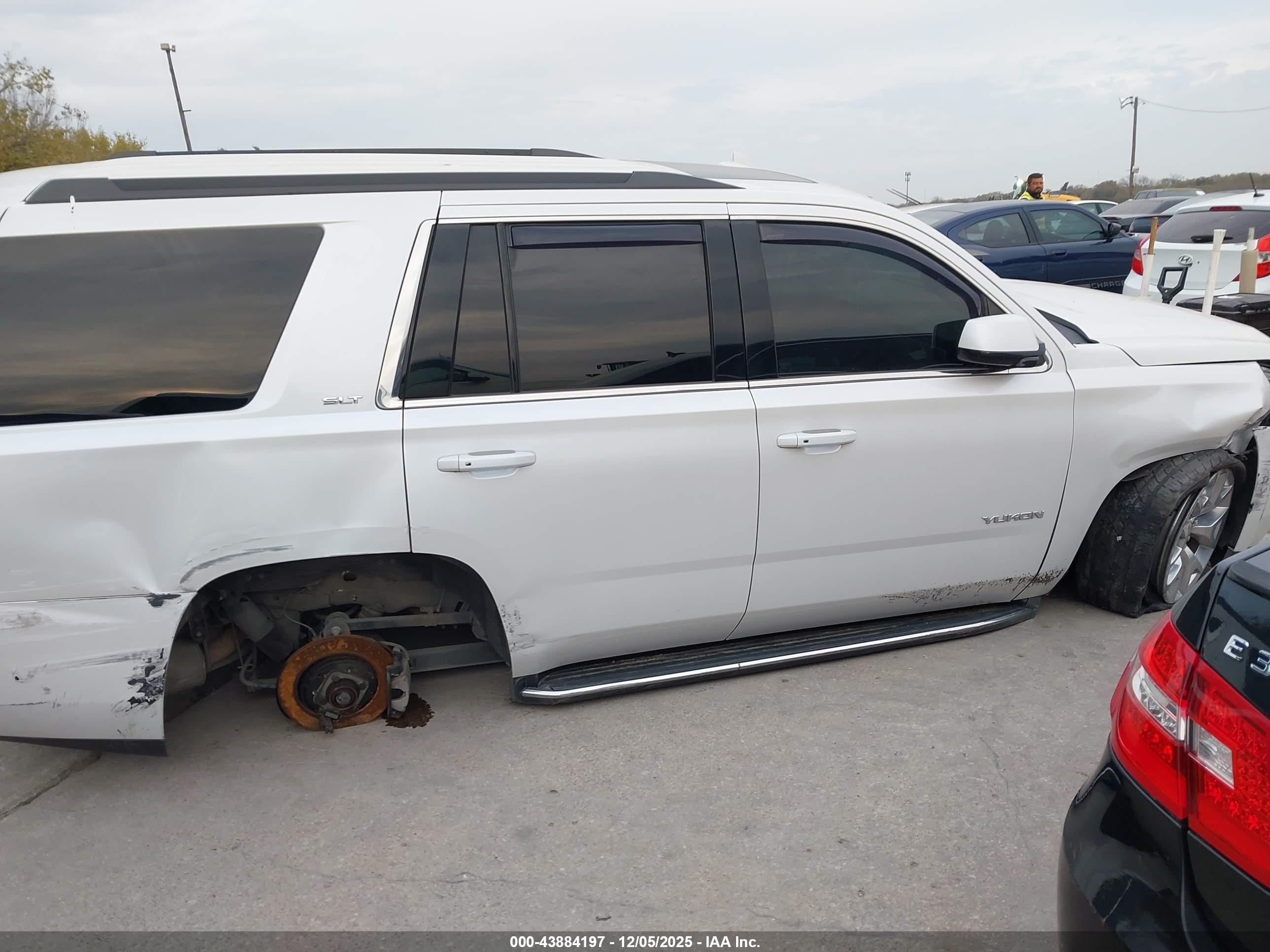 GMC YUKON image 6