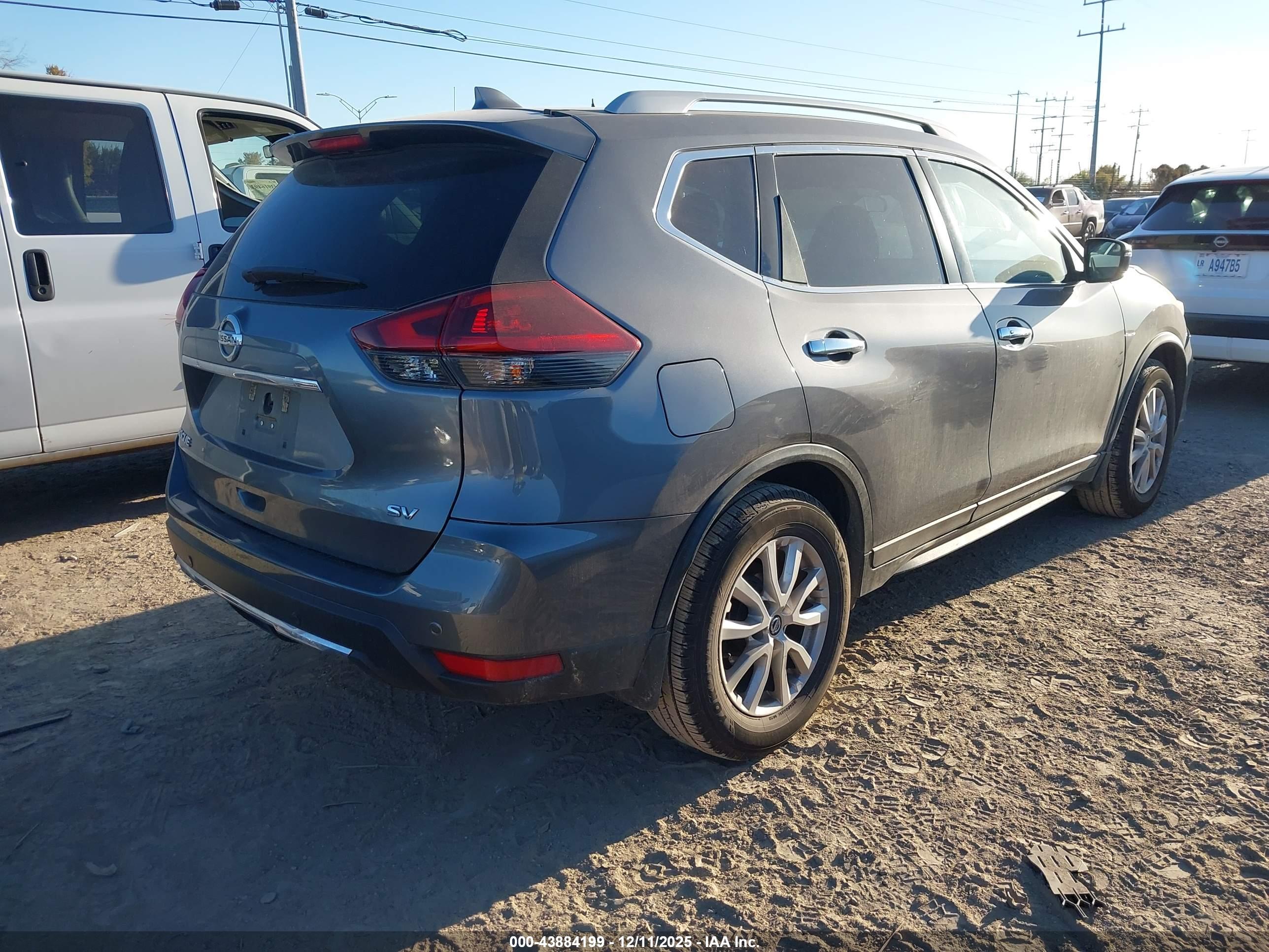 NISSAN ROGUE image 4