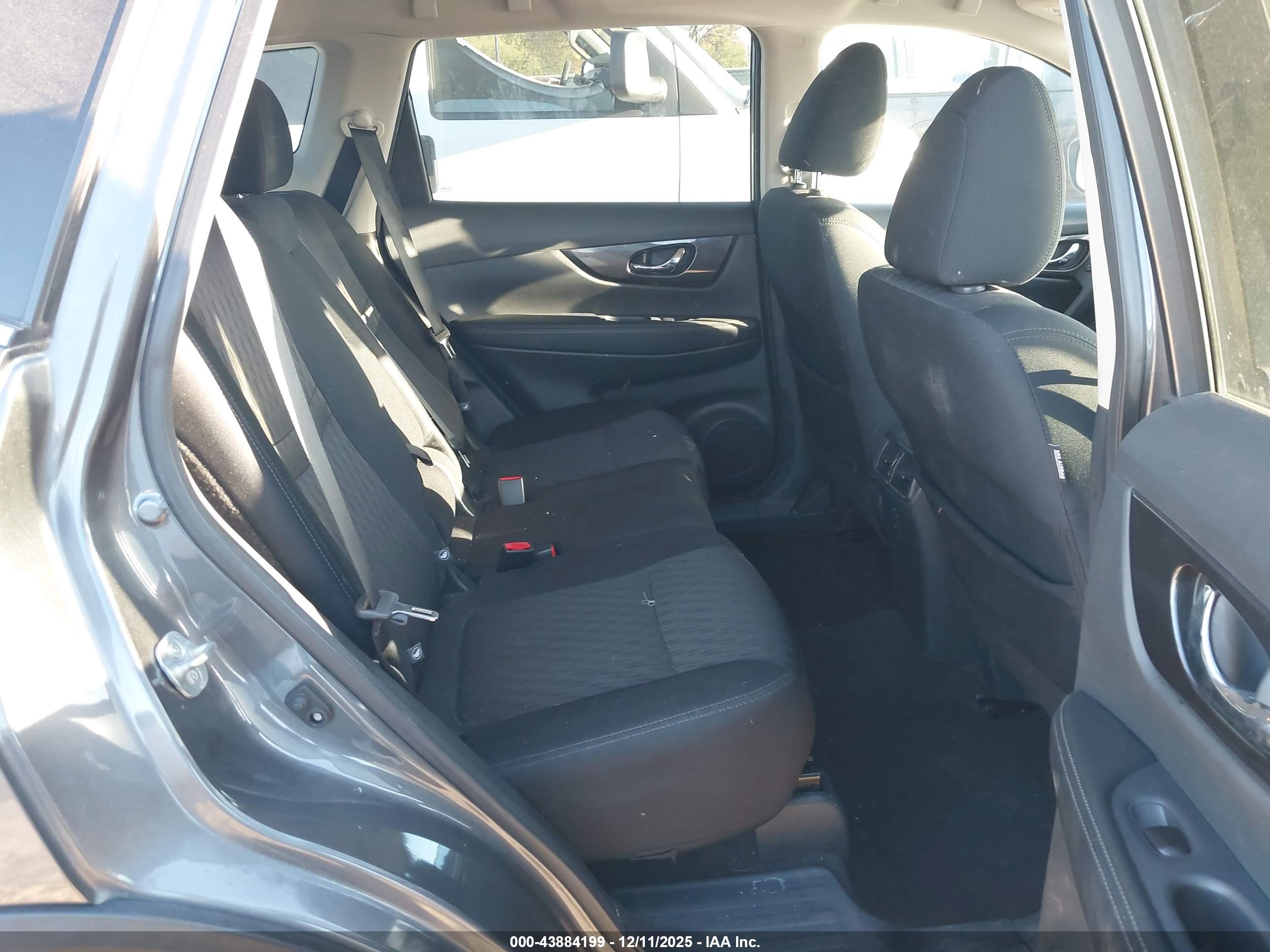 NISSAN ROGUE image 8