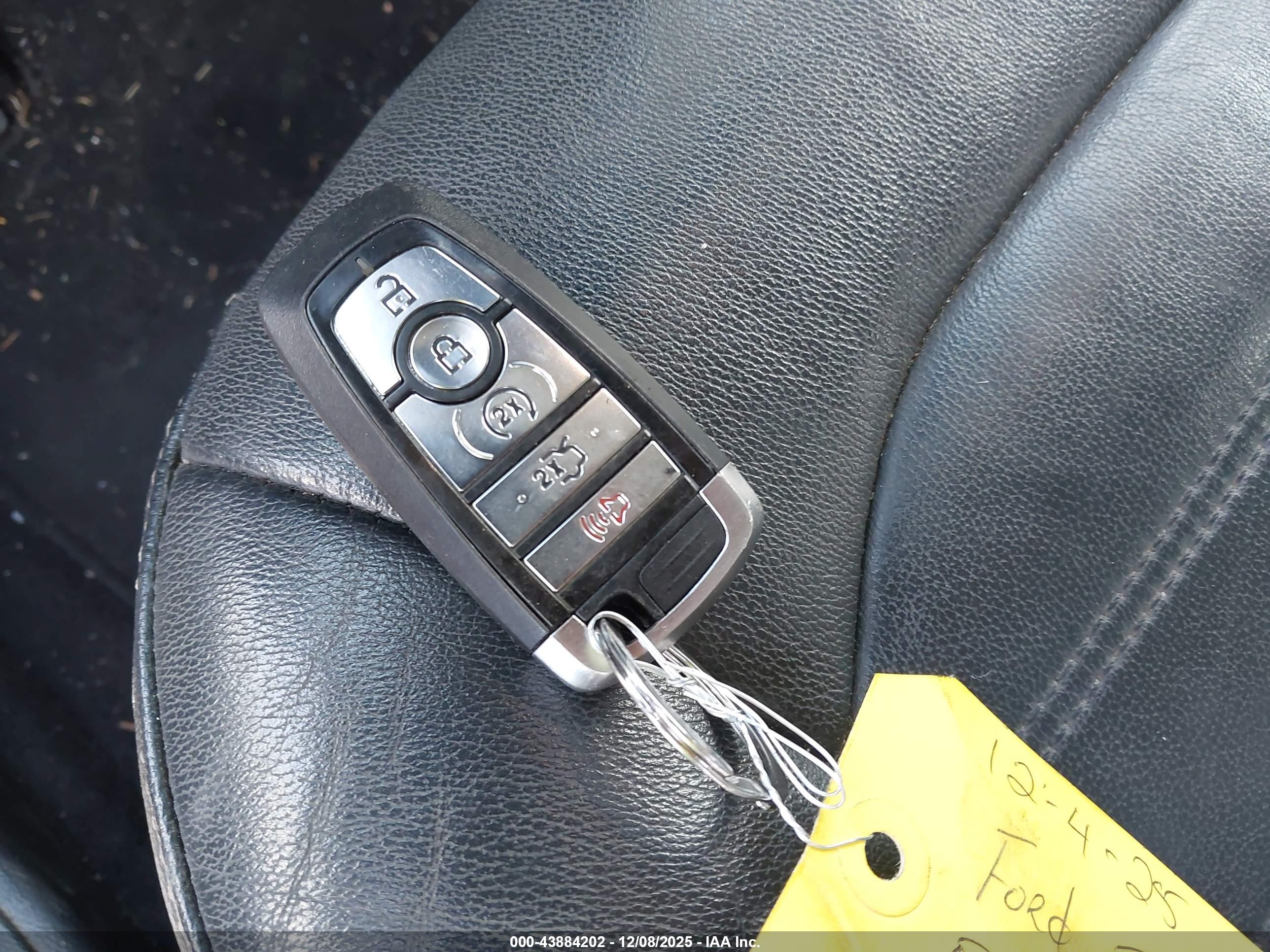 FORD FUSION image 11
