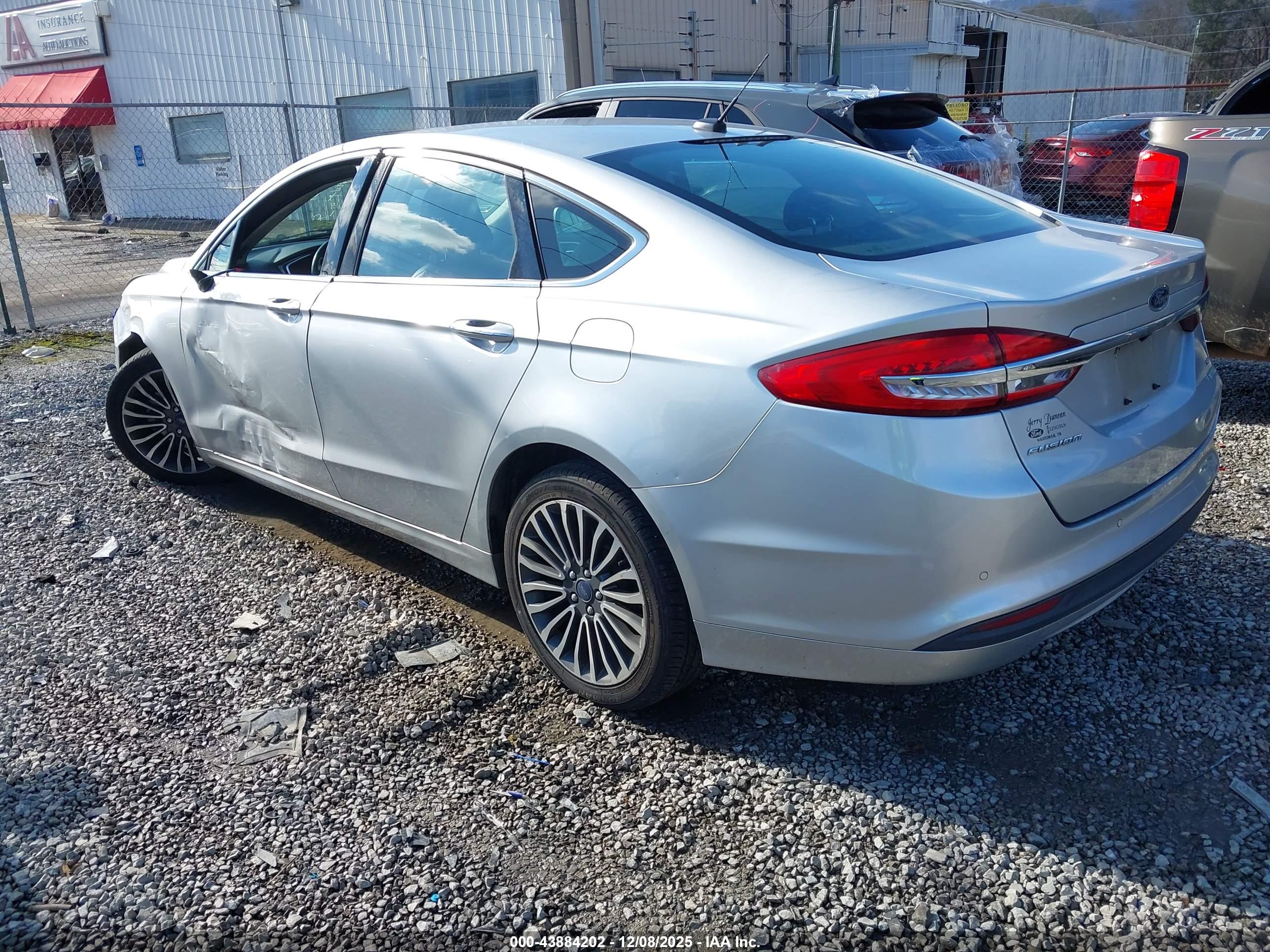FORD FUSION image 3