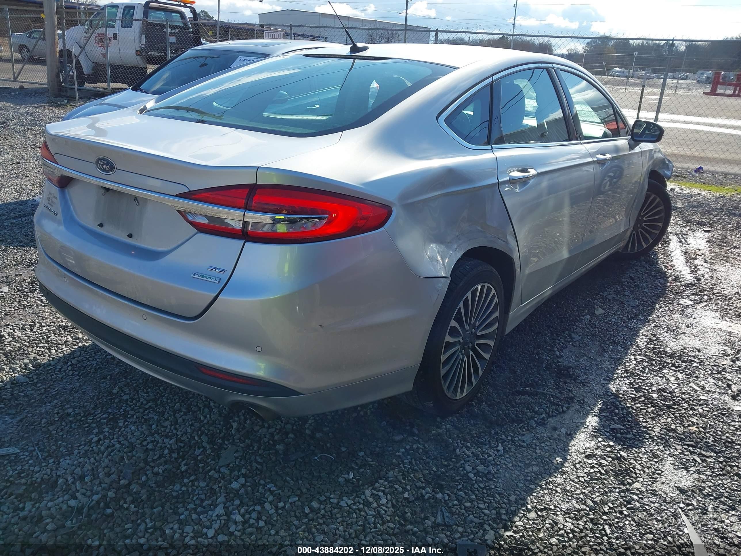 FORD FUSION image 4