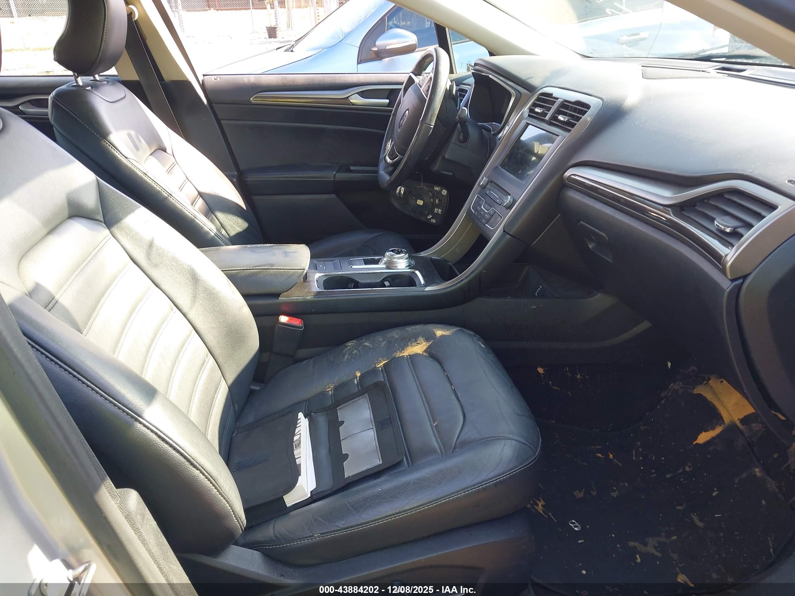 FORD FUSION image 5