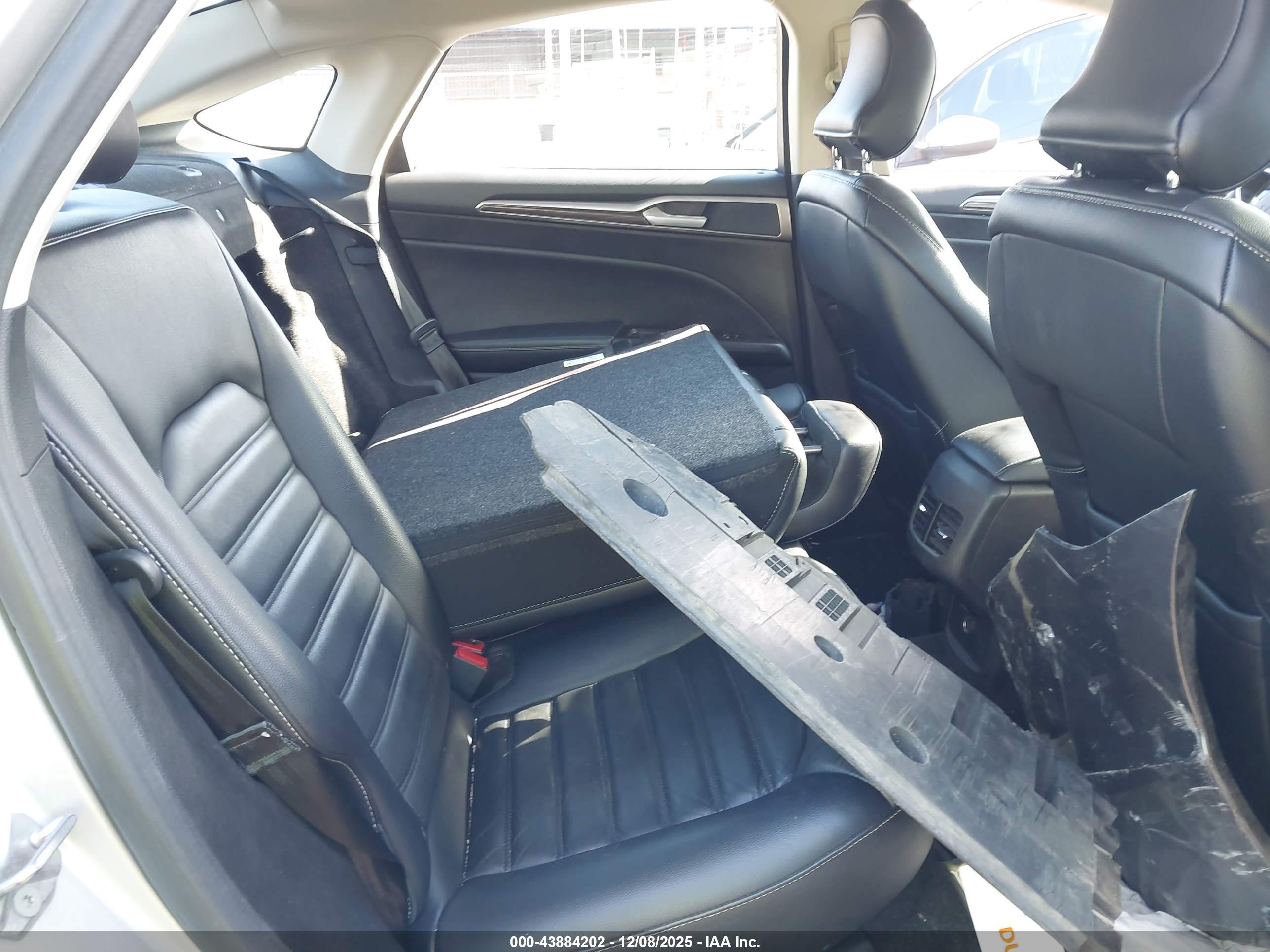 FORD FUSION image 8